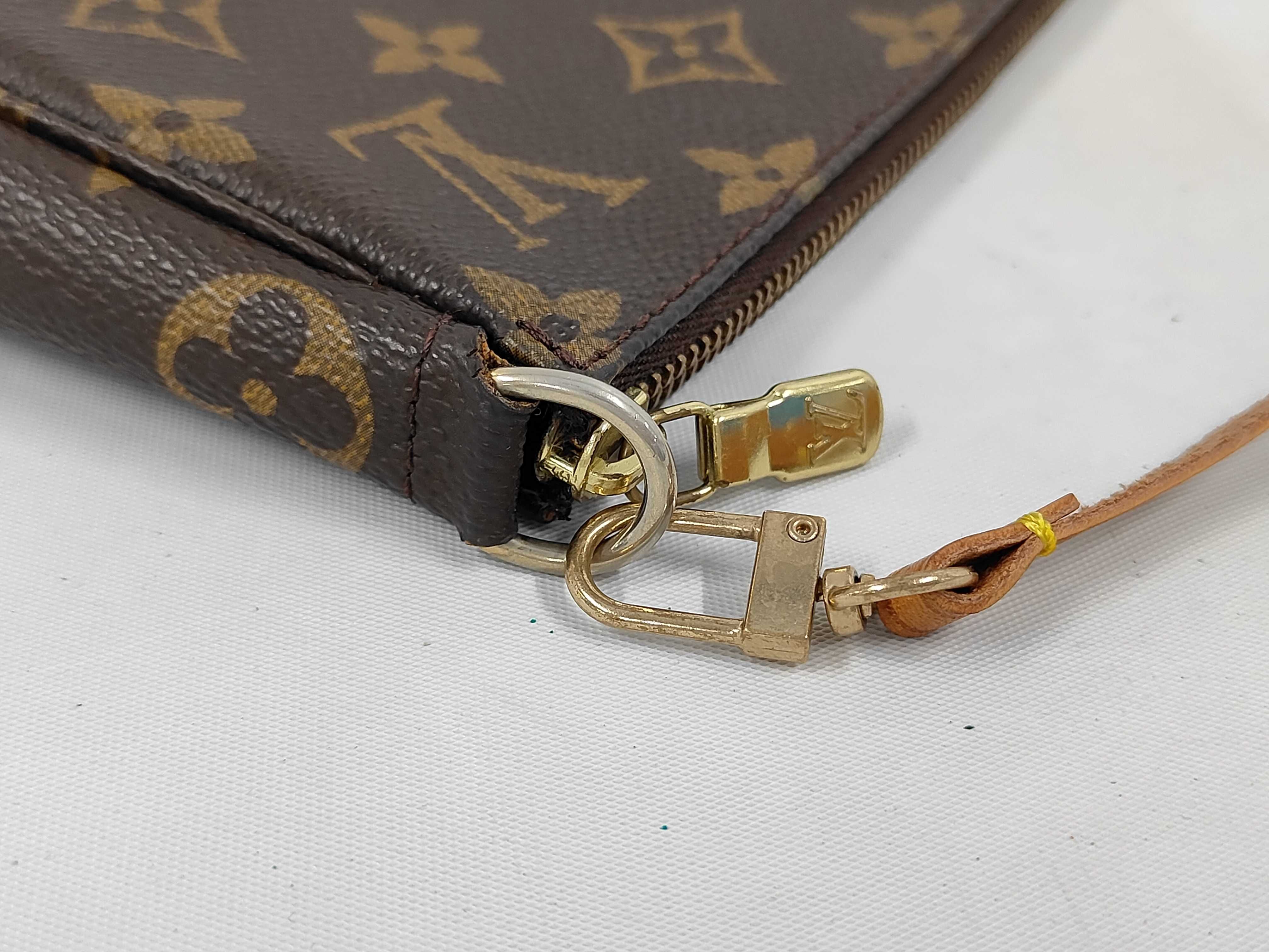 Monogram Accessoires AR0999 Handbag — view 7