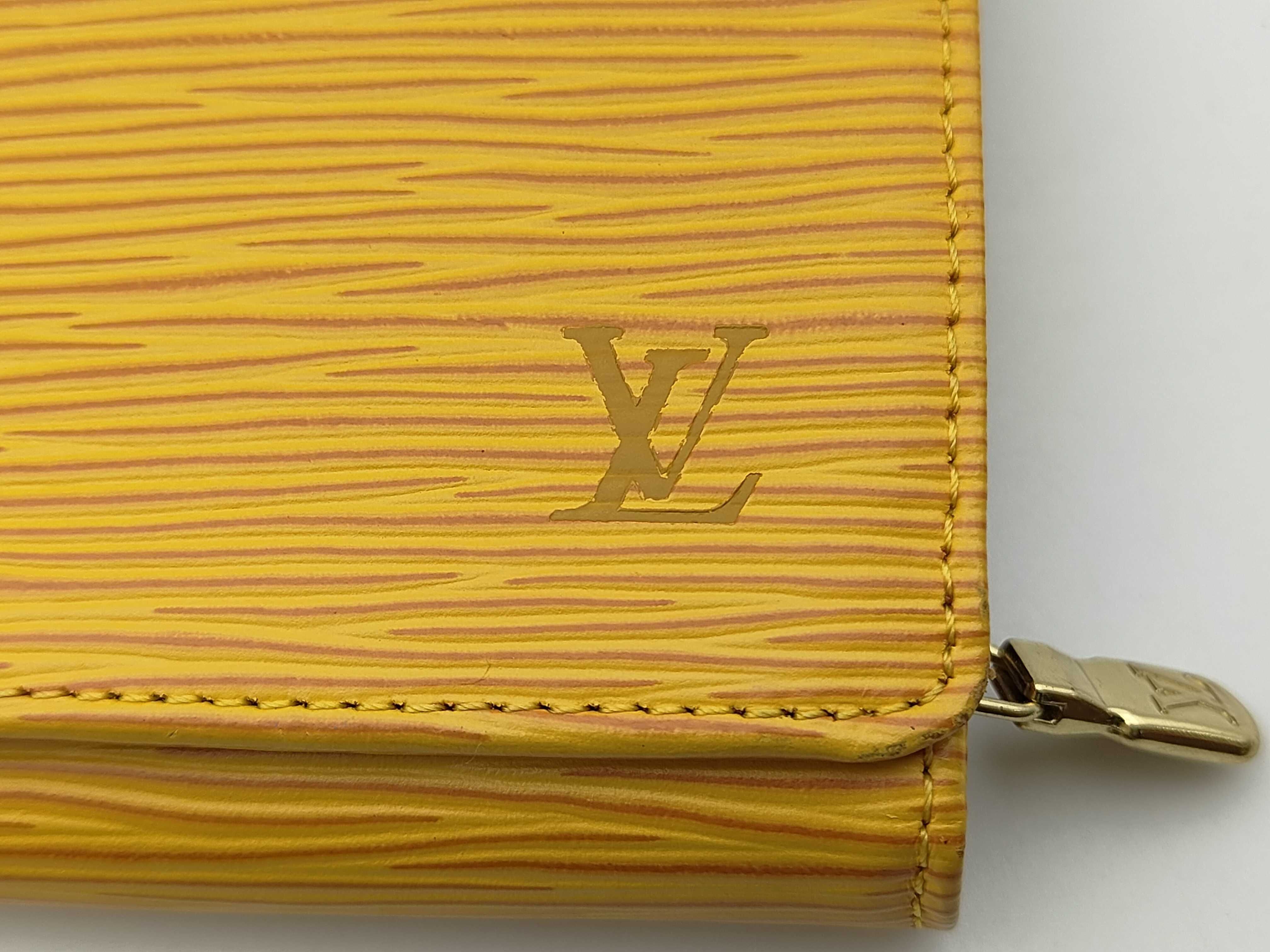 wallet — view 4