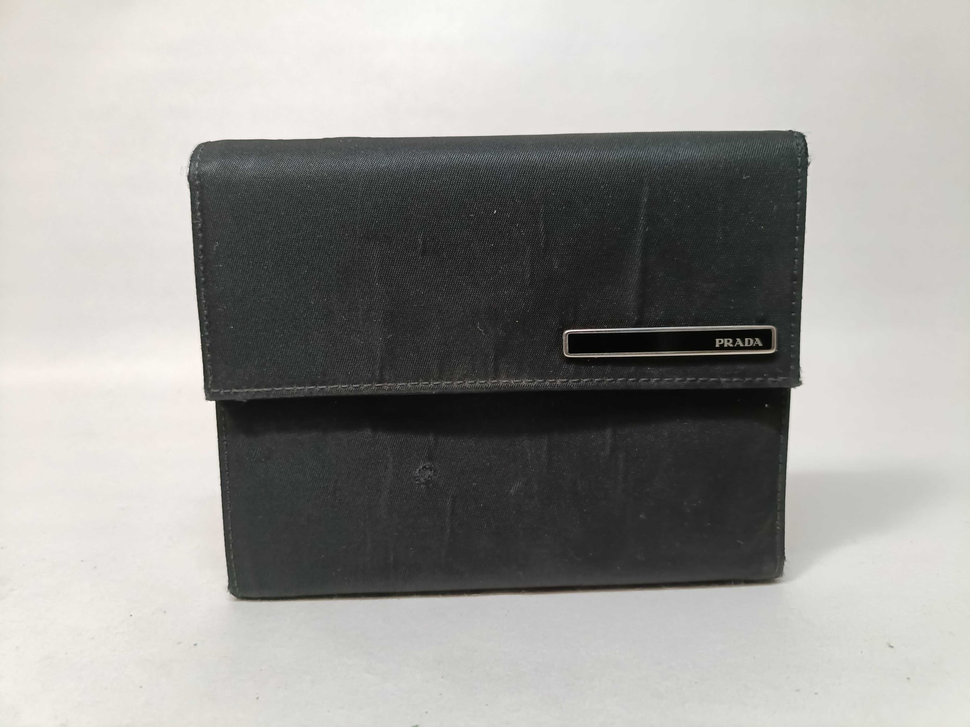 tri-fold wallet