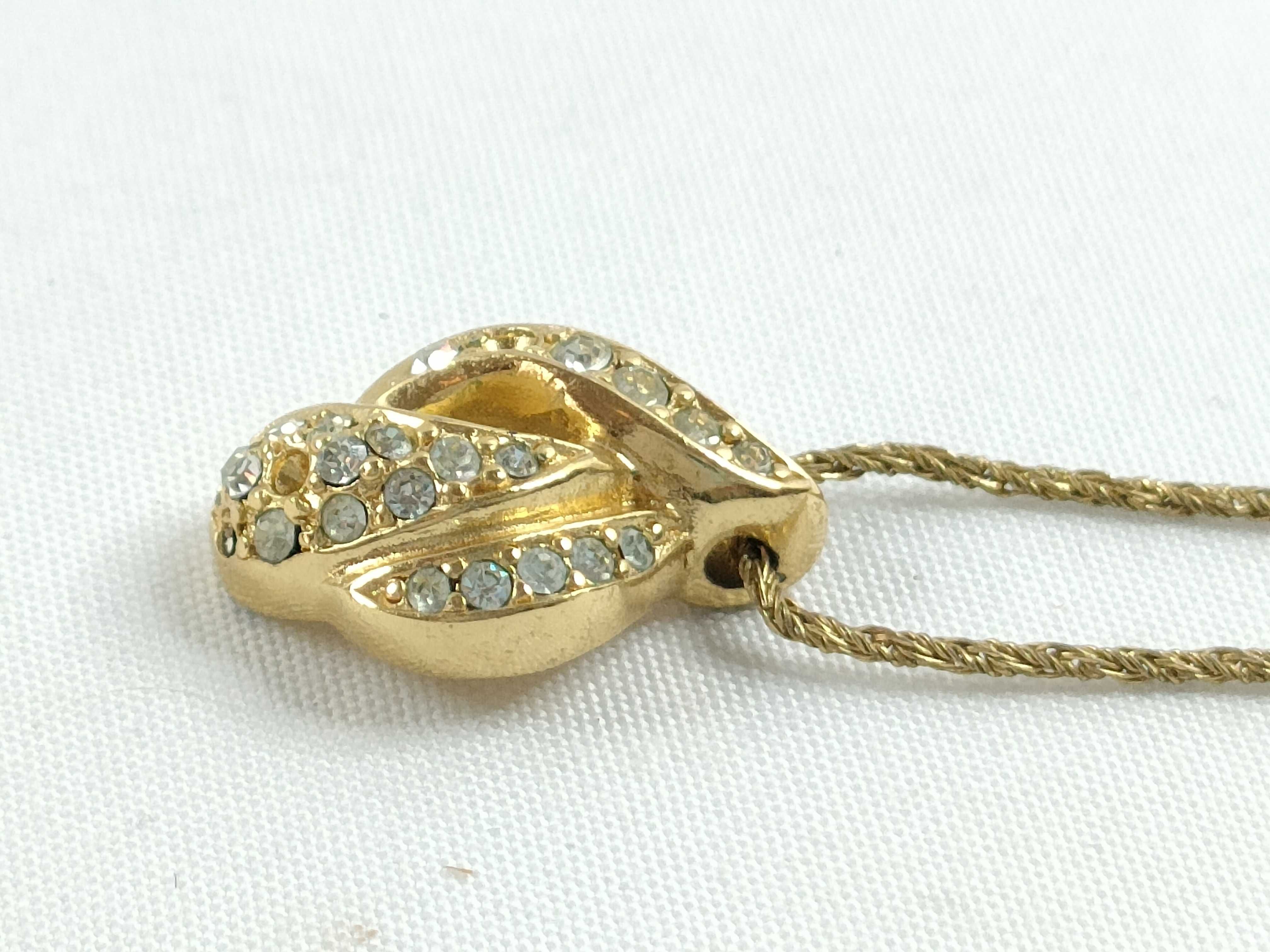 necklace — view 3