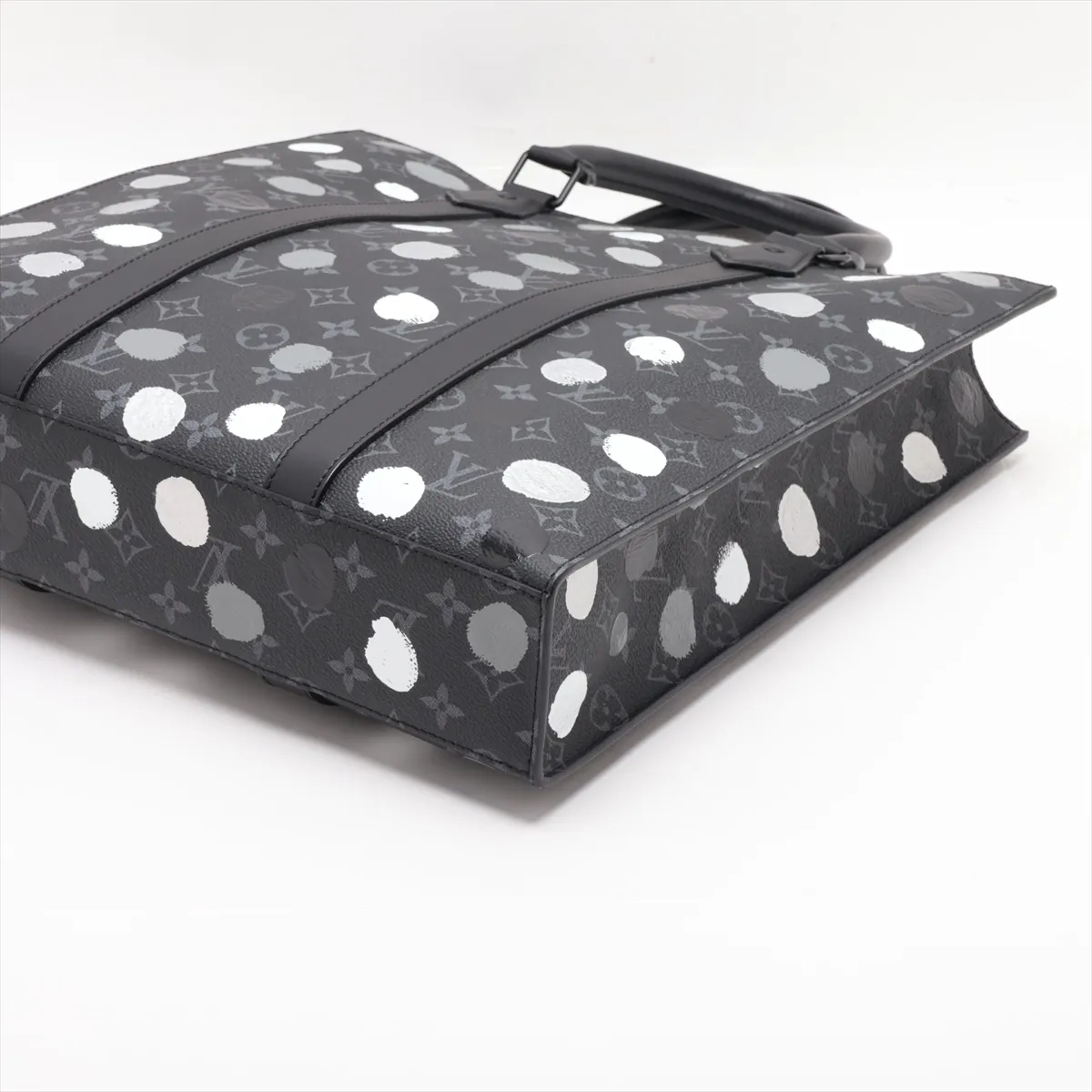 x Yayoi Kusama Monogram Eclipse Sac Plat M46404 Black — view 3