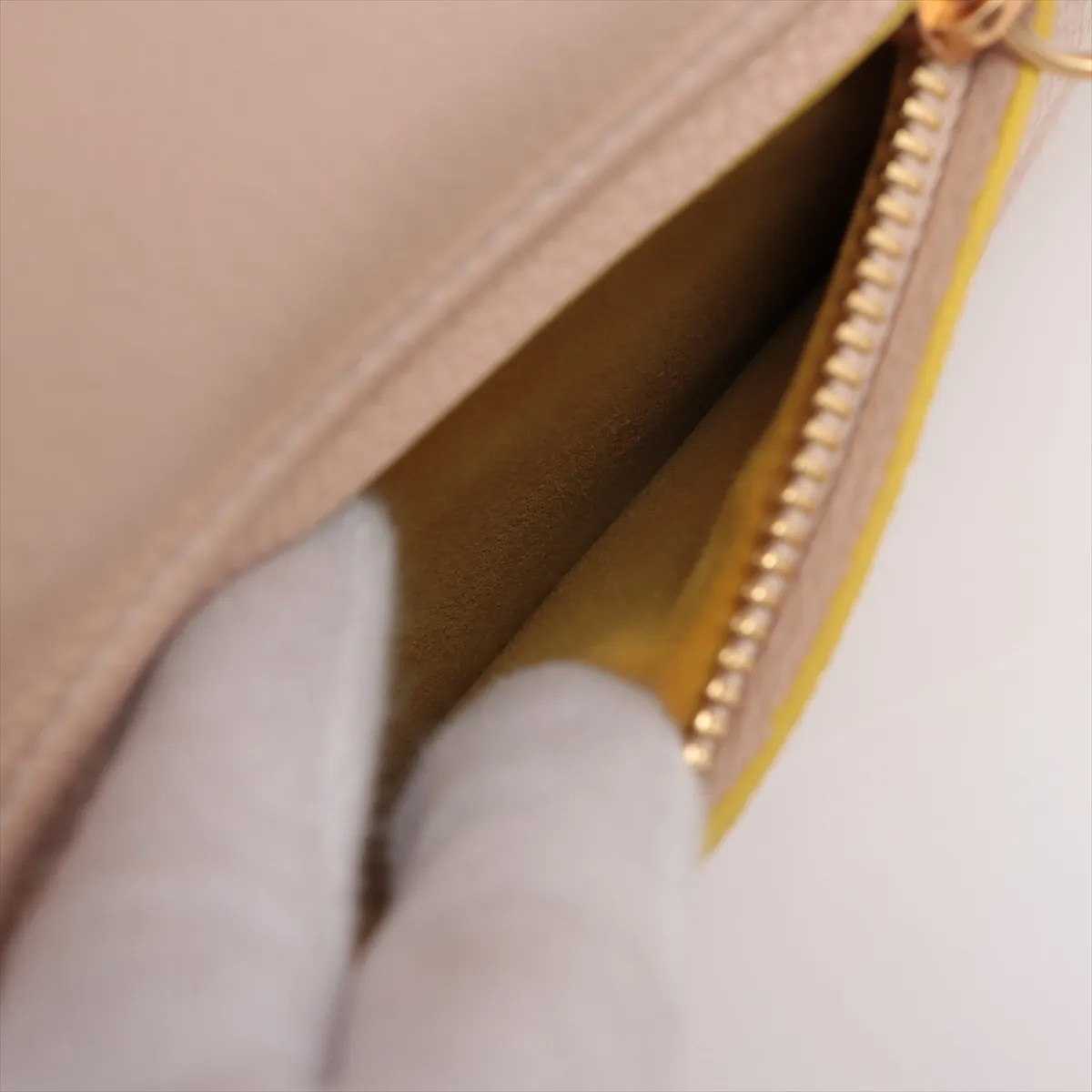 Luggage Phantom Leather Handbag Beige x Yellow — view 9