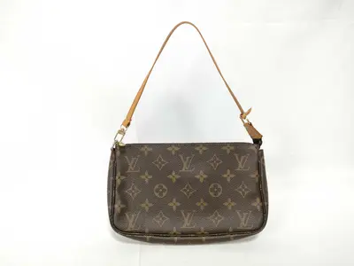 Monogram Louis Vuitton Monogram Accessoires AR1919 Pouch