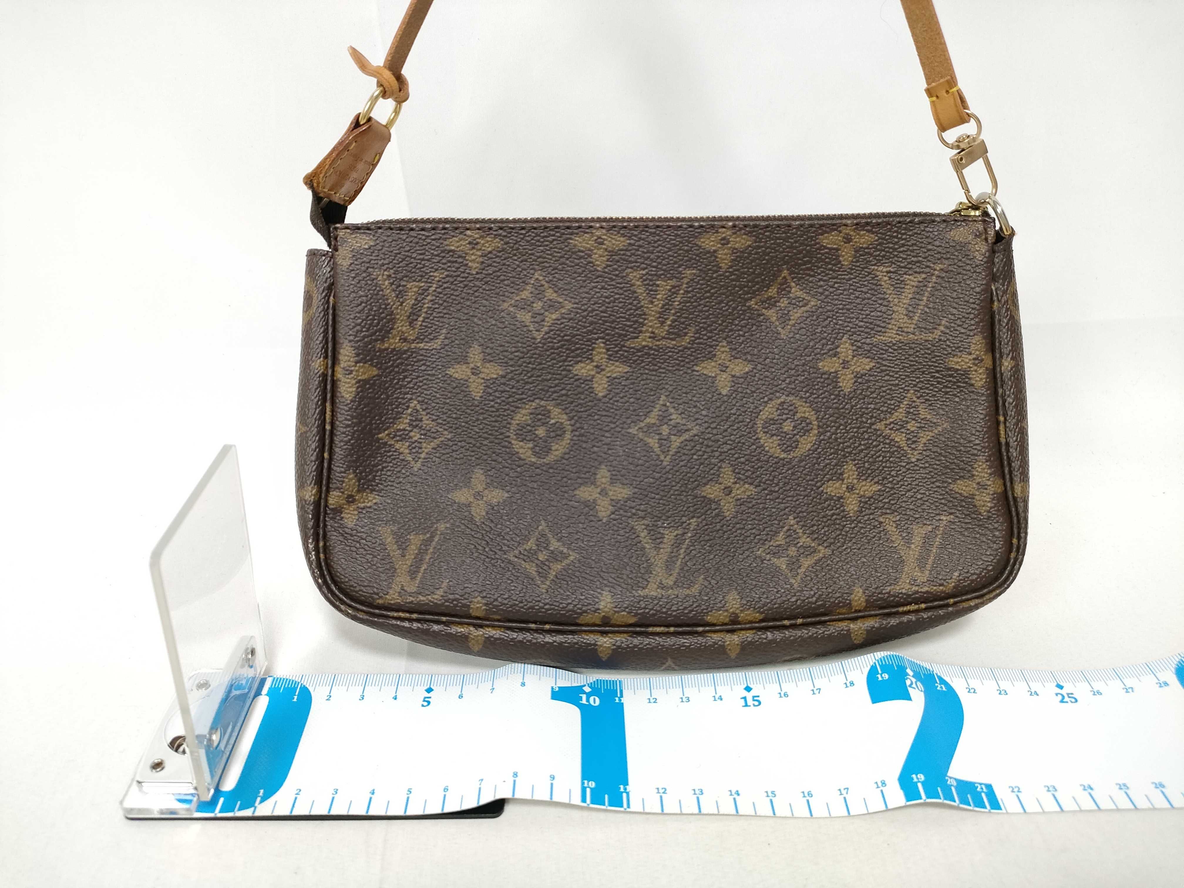 Monogram Louis Vuitton Monogram Accessoires AR1919 Pouch — view 2