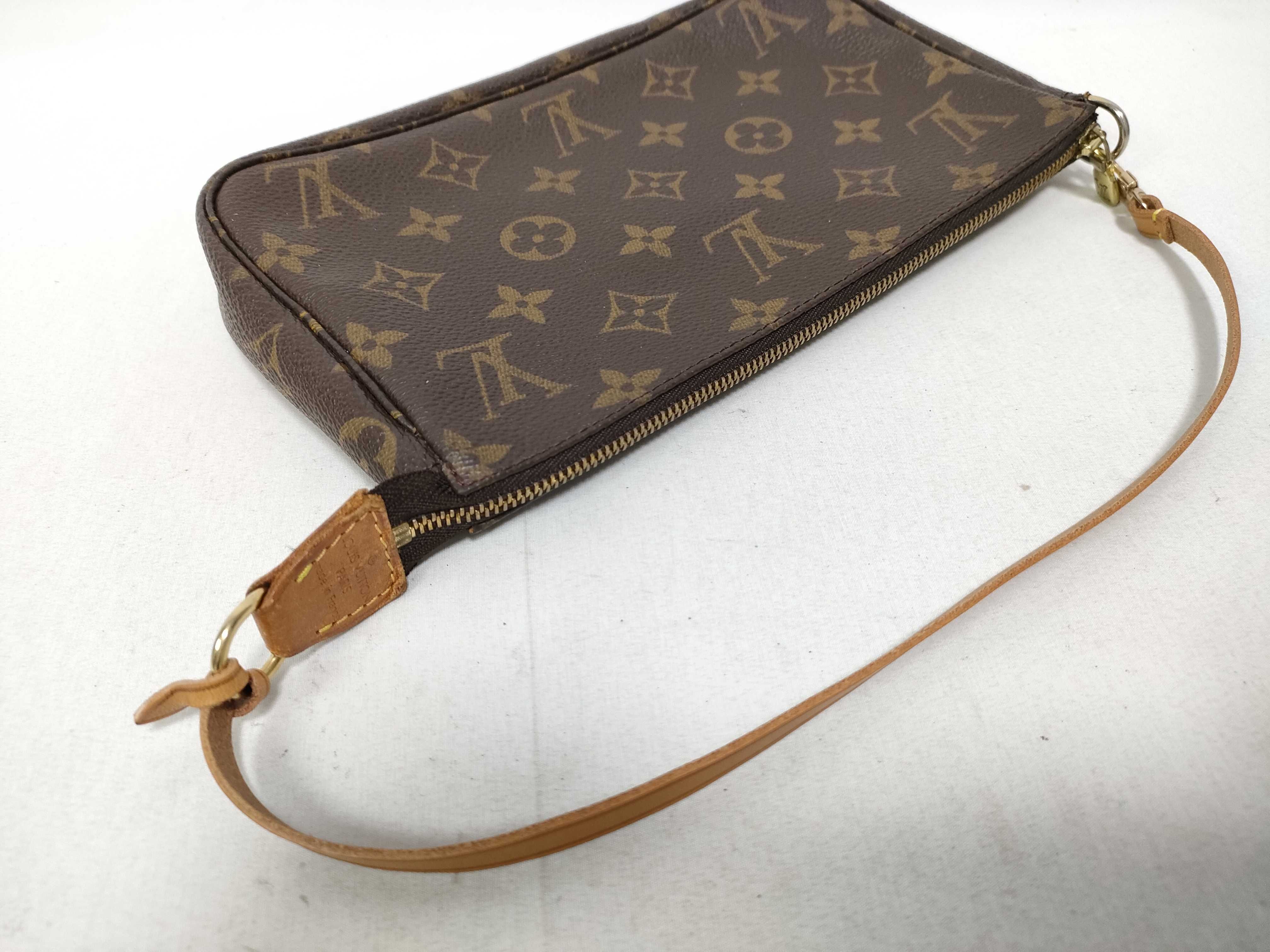 Monogram Louis Vuitton Monogram Accessoires AR1919 Pouch — view 11