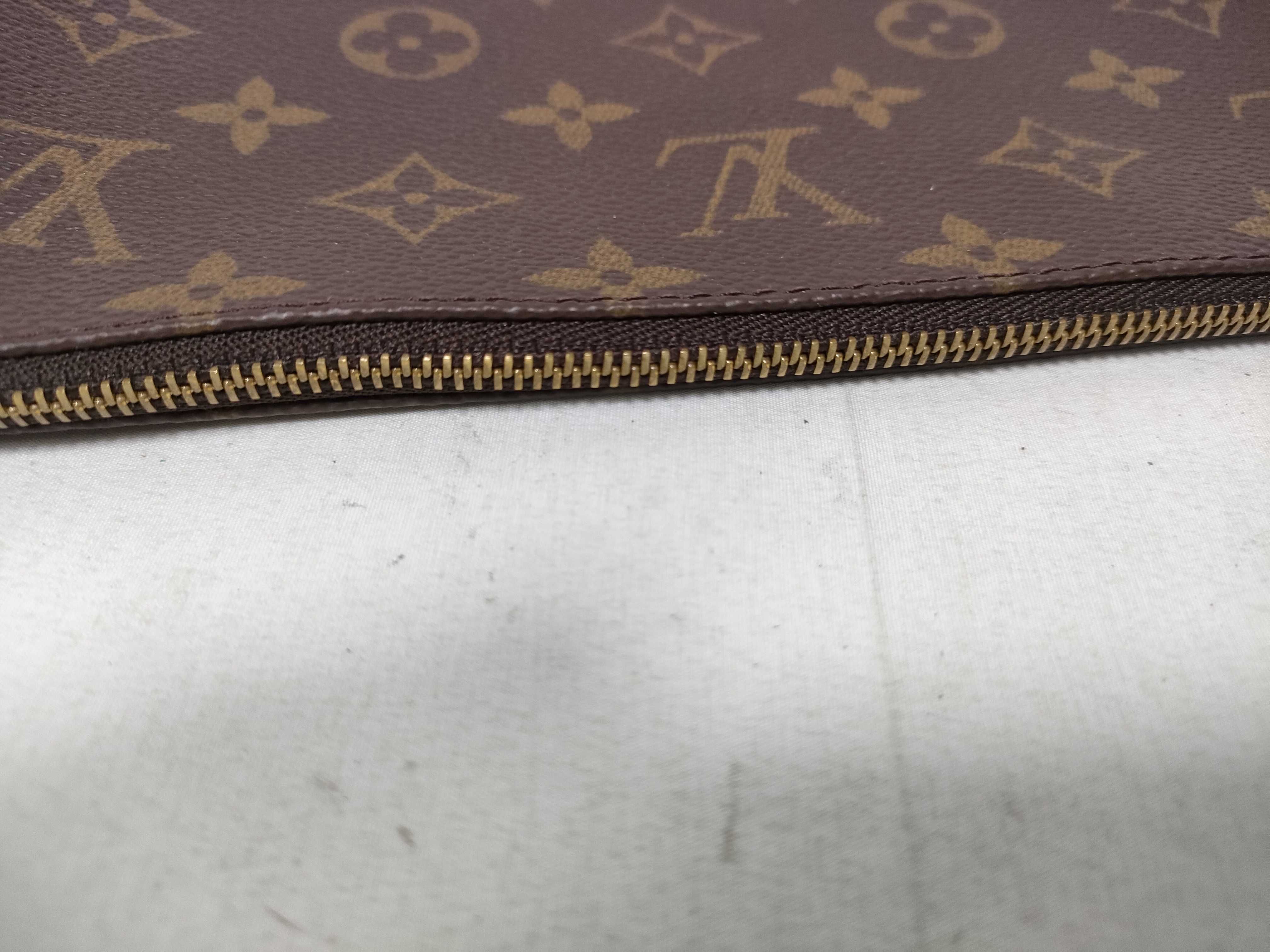 Monogram Louis Vuitton Monogram Accessoires AR1919 Pouch — view 13