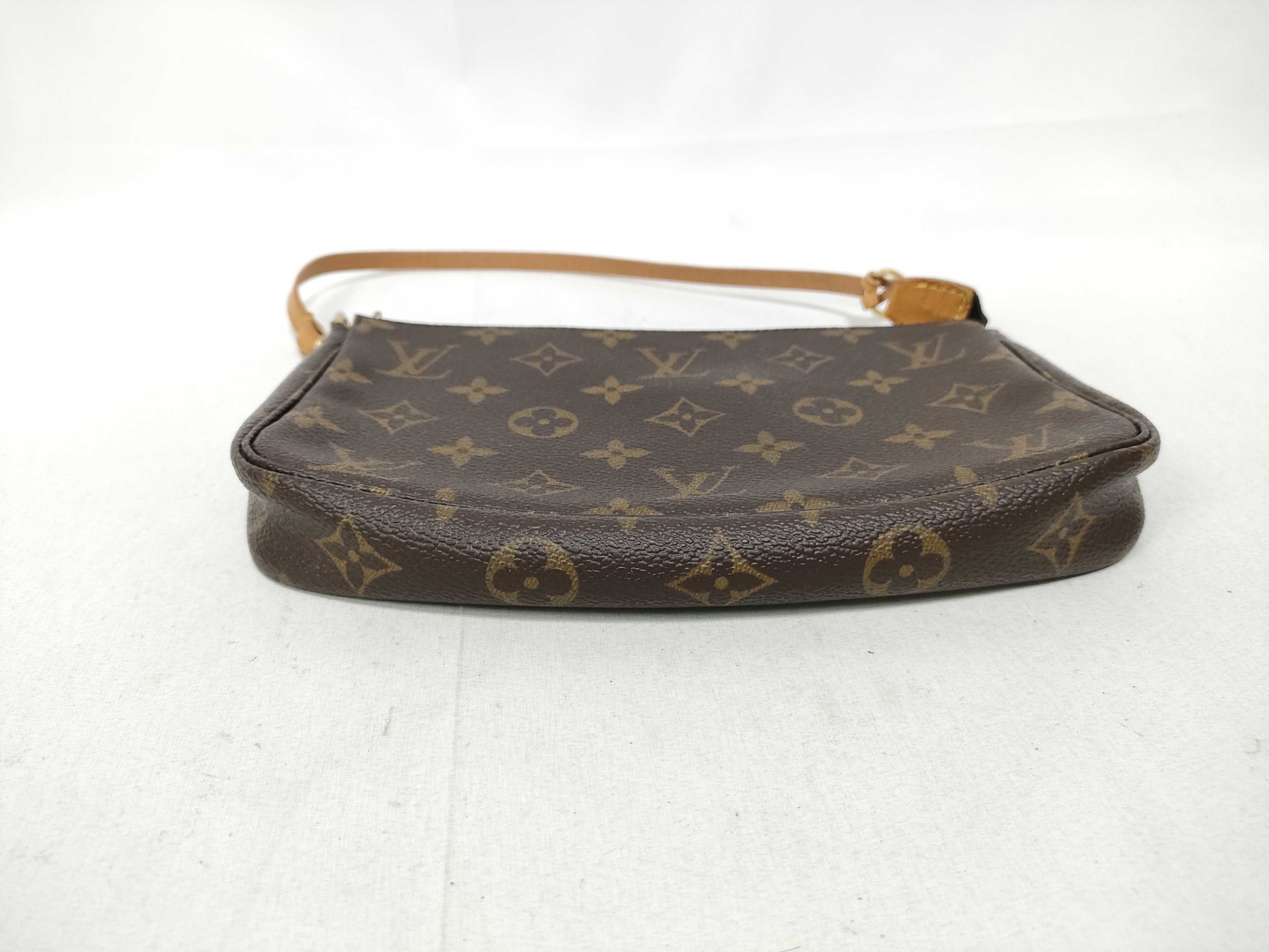 Monogram Louis Vuitton Monogram Accessoires AR1919 Pouch — view 3