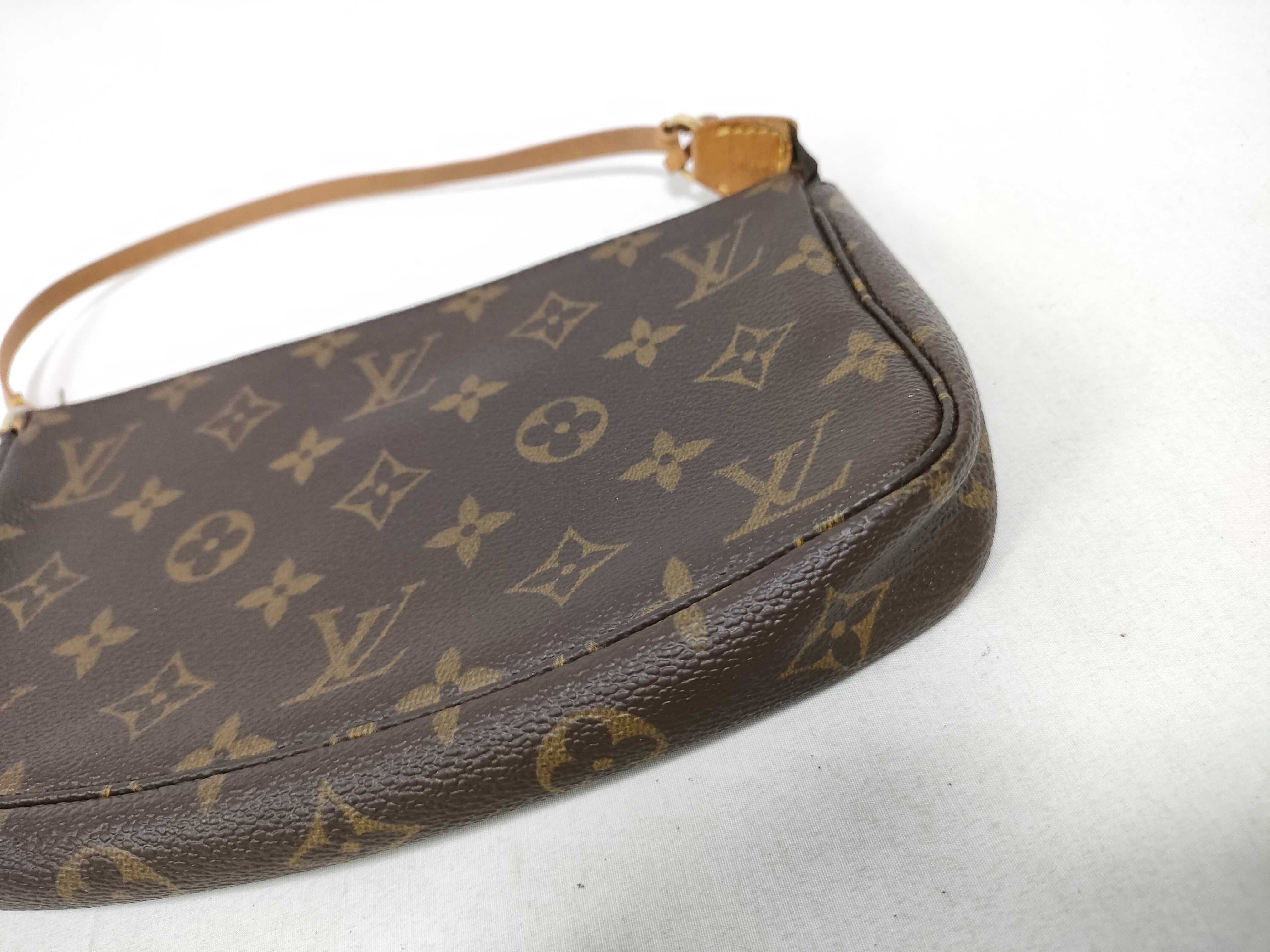 Monogram Louis Vuitton Monogram Accessoires AR1919 Pouch — view 4