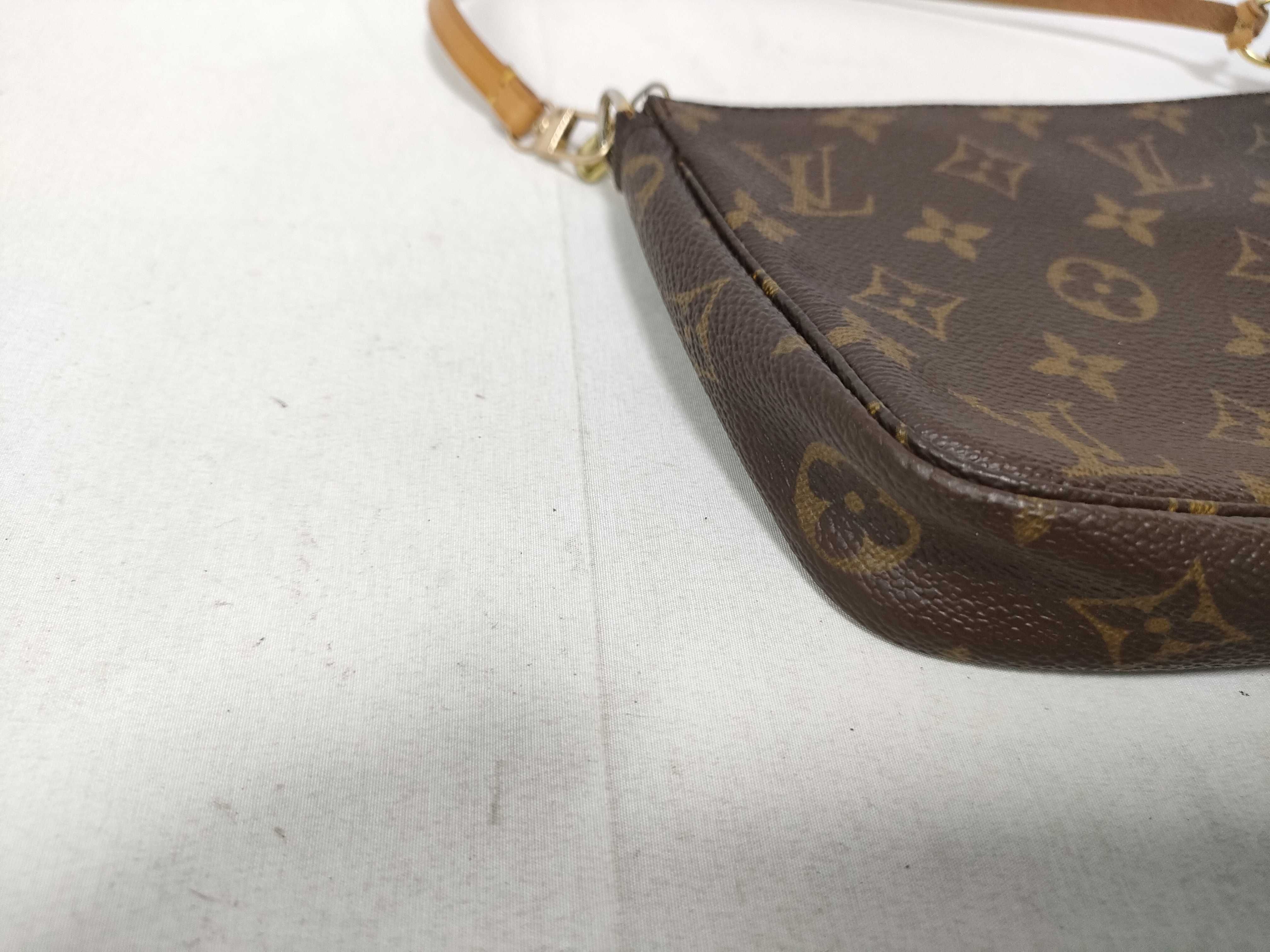 Monogram Louis Vuitton Monogram Accessoires AR1919 Pouch — view 5
