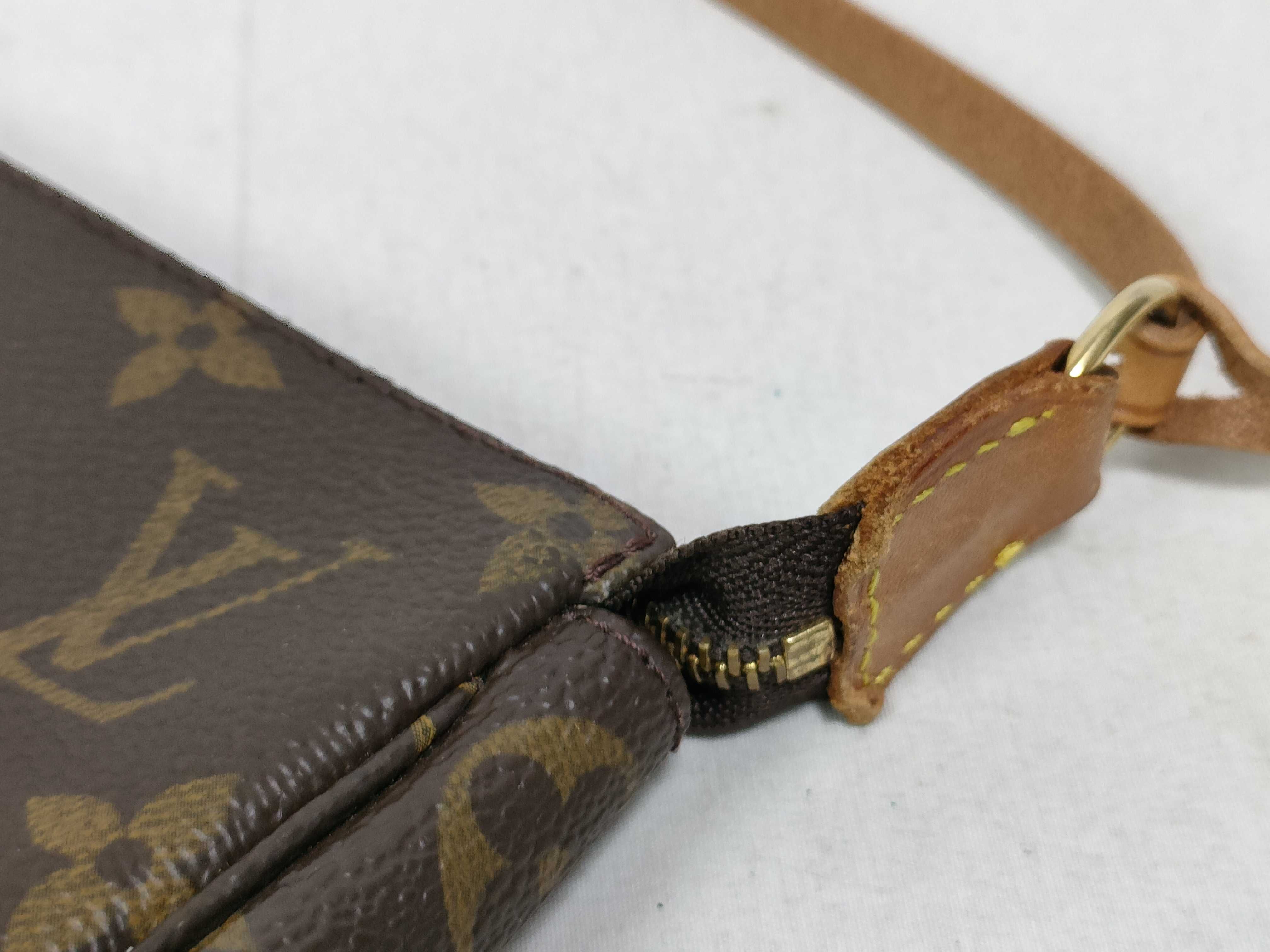 Monogram Louis Vuitton Monogram Accessoires AR1919 Pouch — view 7