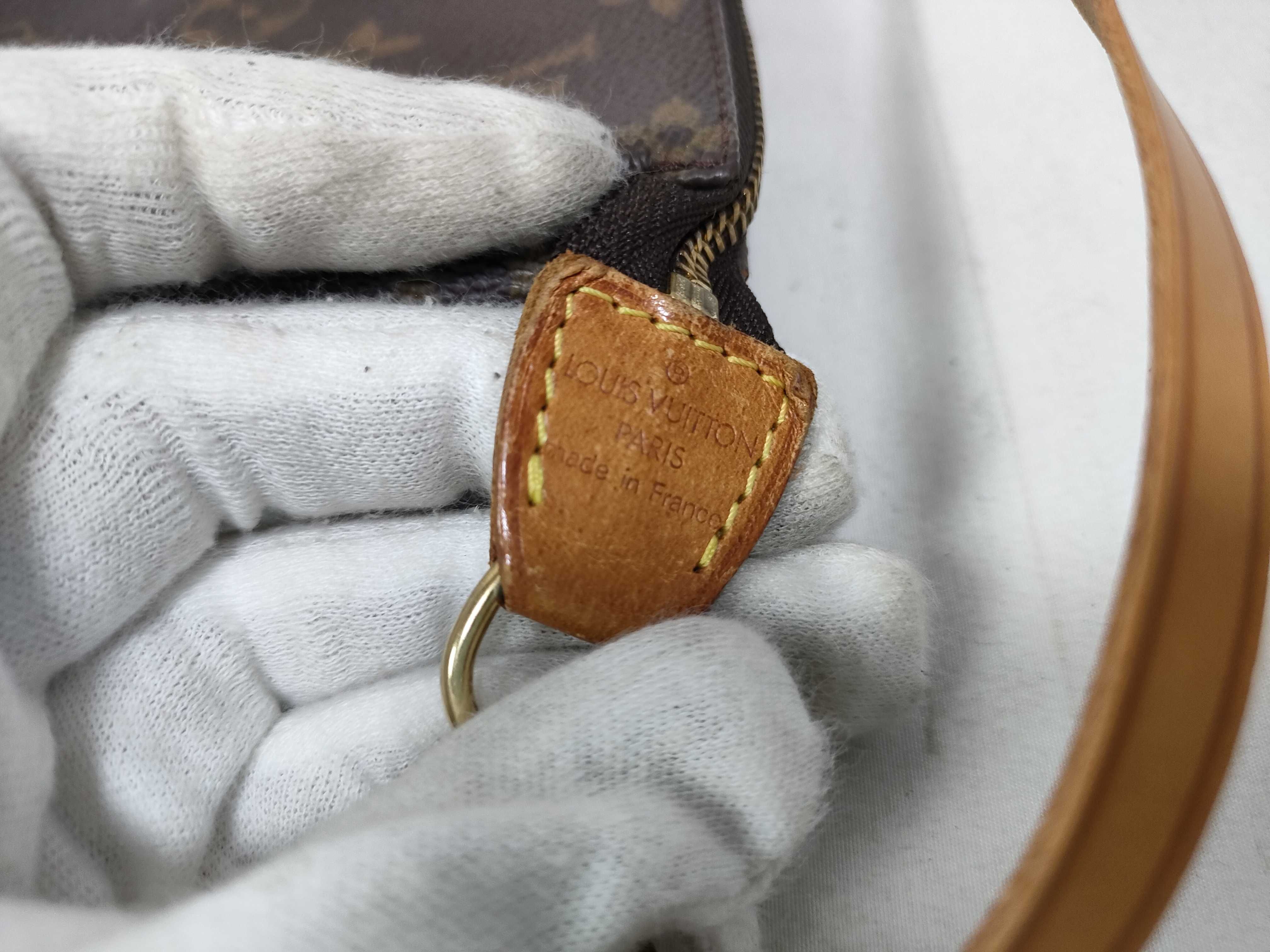 Monogram Louis Vuitton Monogram Accessoires AR1919 Pouch — view 8