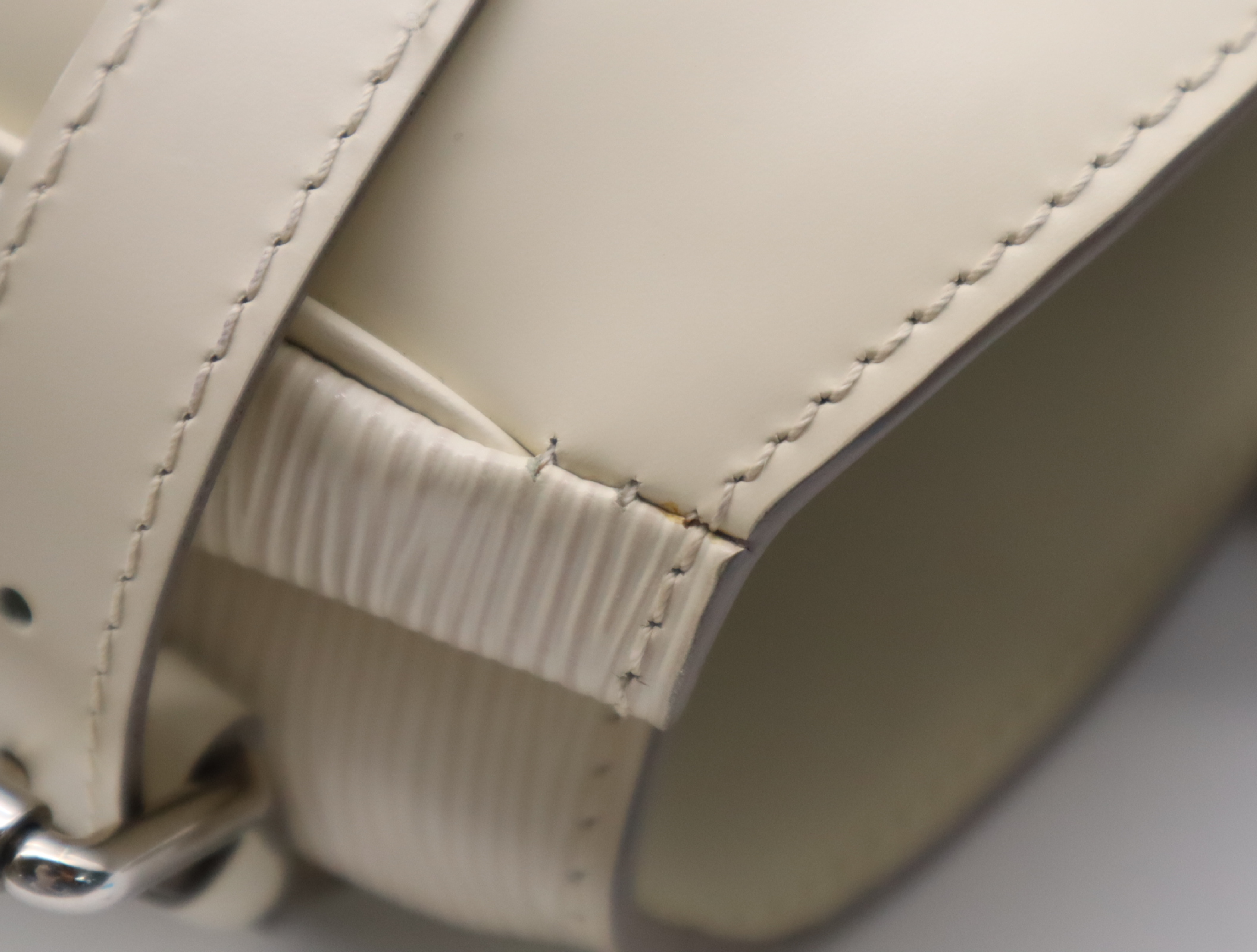 M5926J Epi Passy Ivoire Handbag — view 8