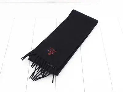 Cashmere scarf, black, with label, RFID protected.