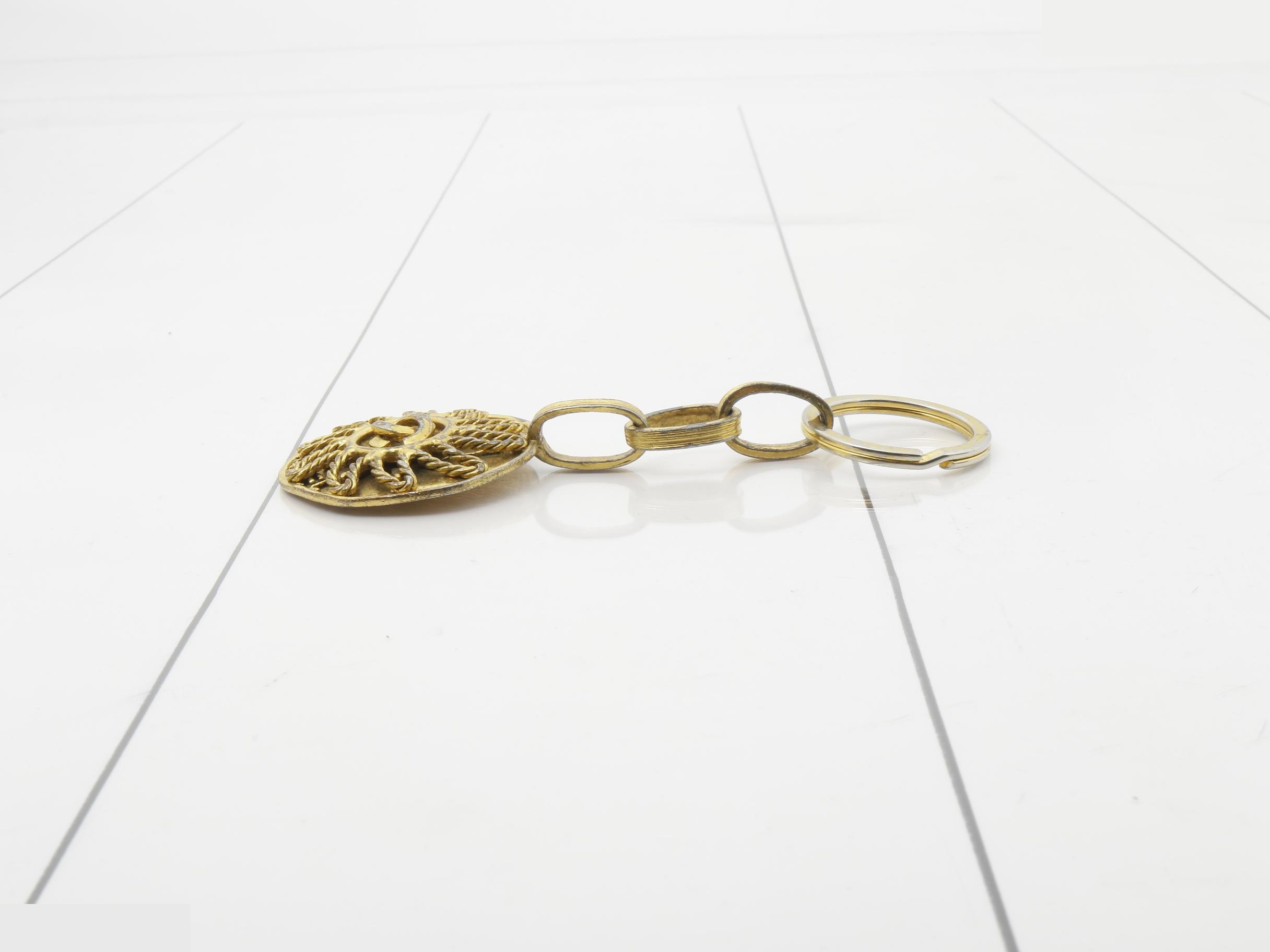 Keyring with Coco Mark and sun motif — view 3