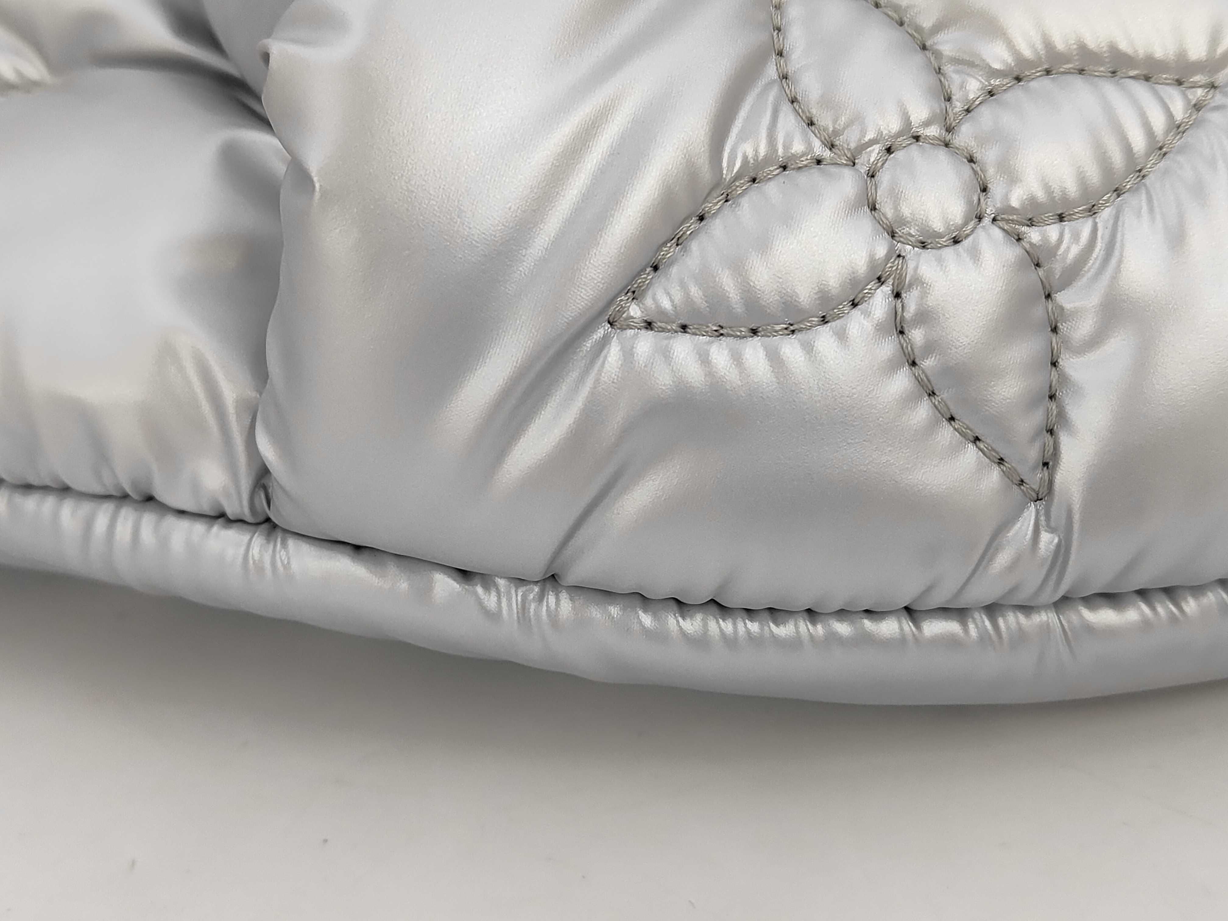 Pillow Maxi Bum Bag M20971 Silver (RFID detected) Waist Bag — view 6