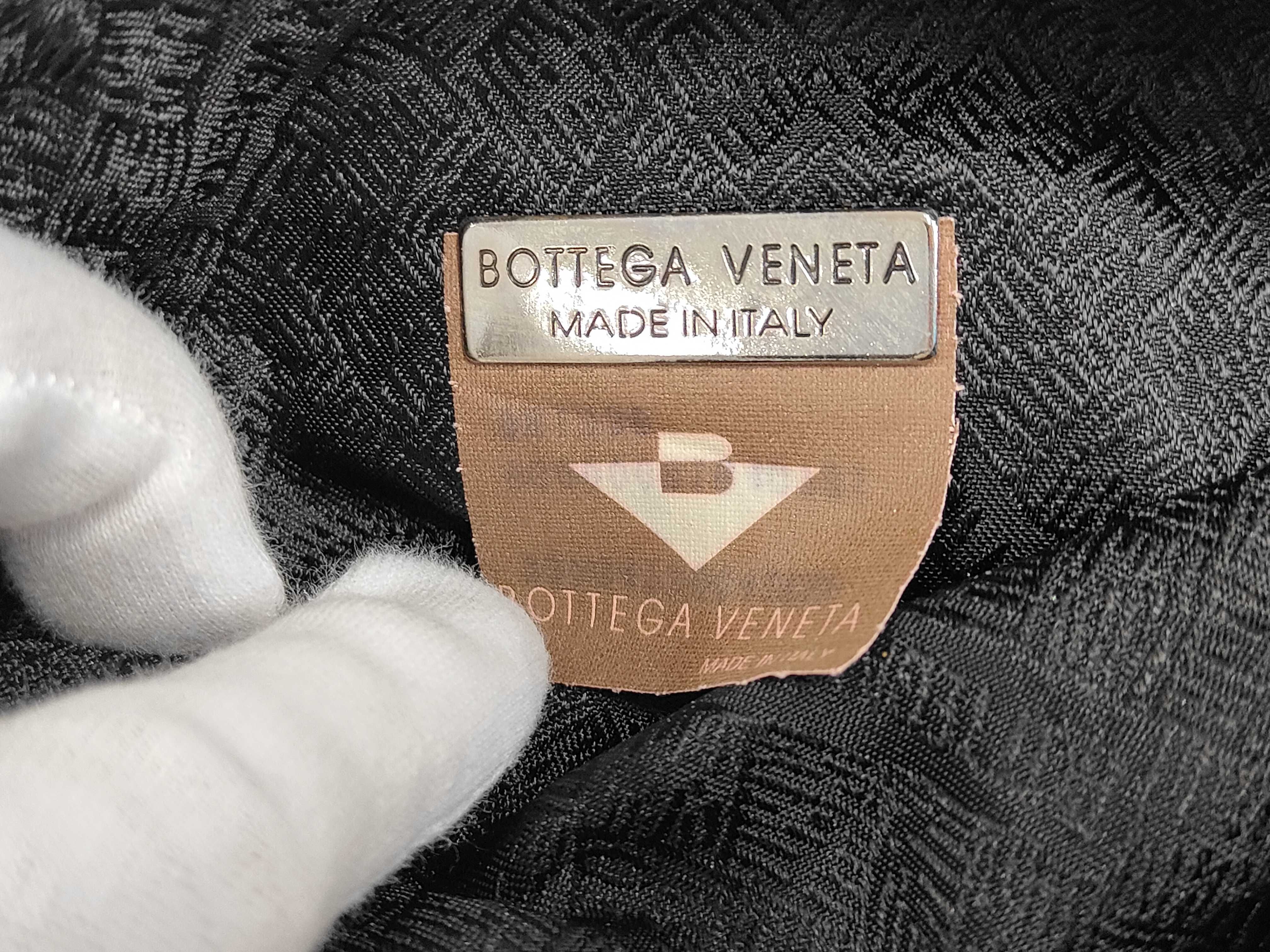 Pouch and other accessories — view 3