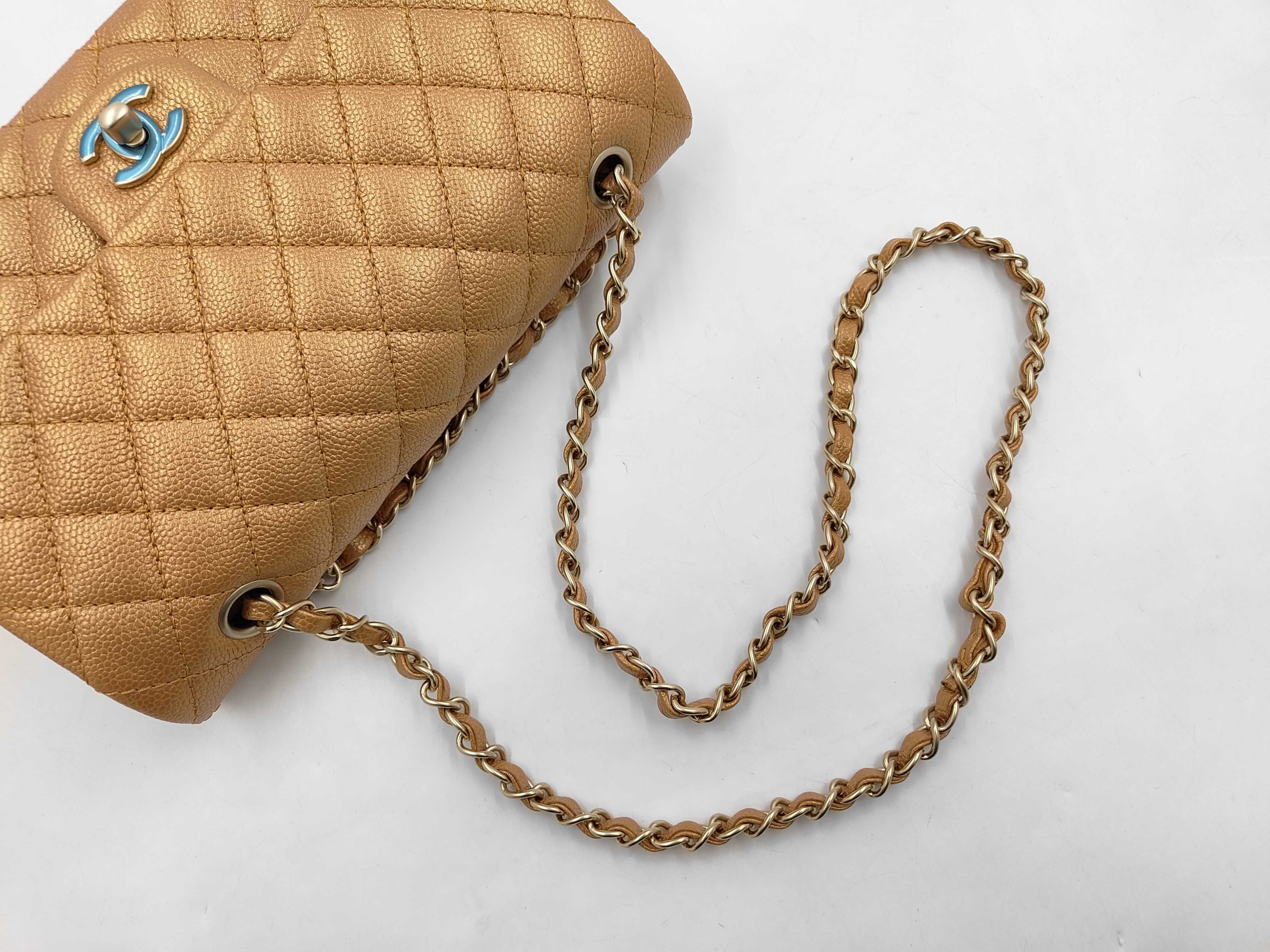 Matelassé 25 Caviar Skin Gold Silver Hardware Double Flap Shoulder Bag (Serial Number 20s) — view 2