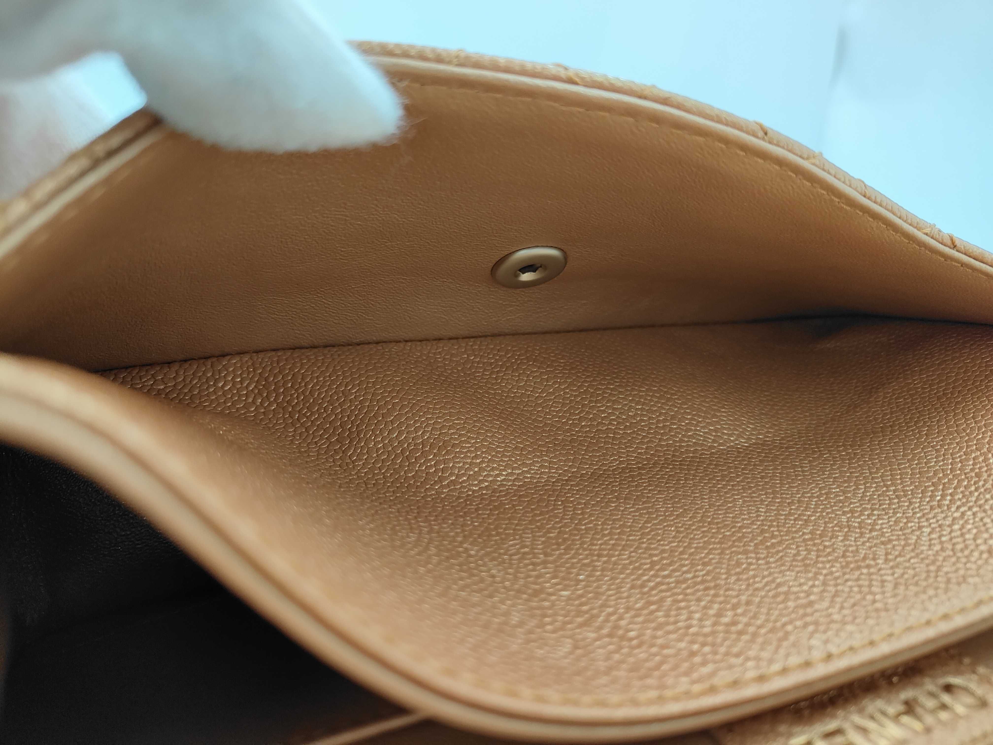 Matelassé 25 Caviar Skin Gold Silver Hardware Double Flap Shoulder Bag (Serial Number 20s) — view 11