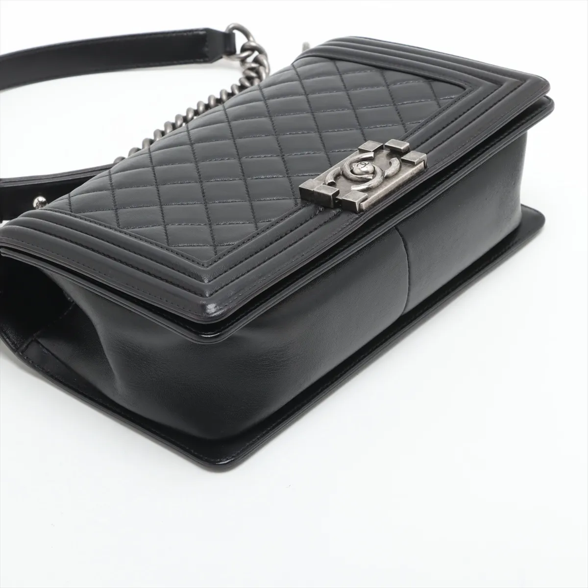 Boy Chanel 25 Lambskin Chain Shoulder Bag Black Gunmetal Hardware 19276194 19th Series A67086 — view 4