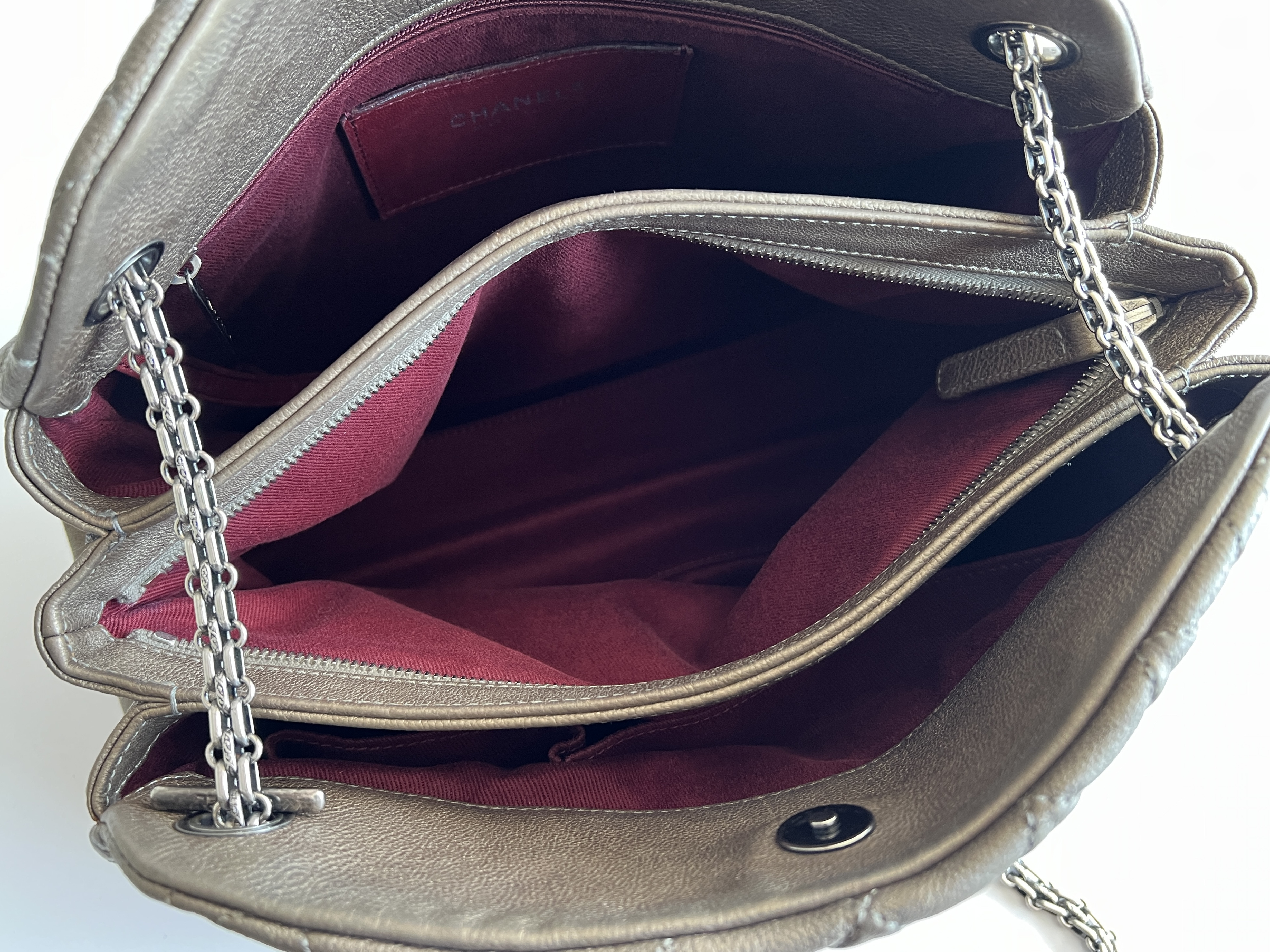 Matelassé Coco Mark Charm Bowling Caviar Leather Chain Shoulder Bag Tote Bag (Serial Number 14) — view 9