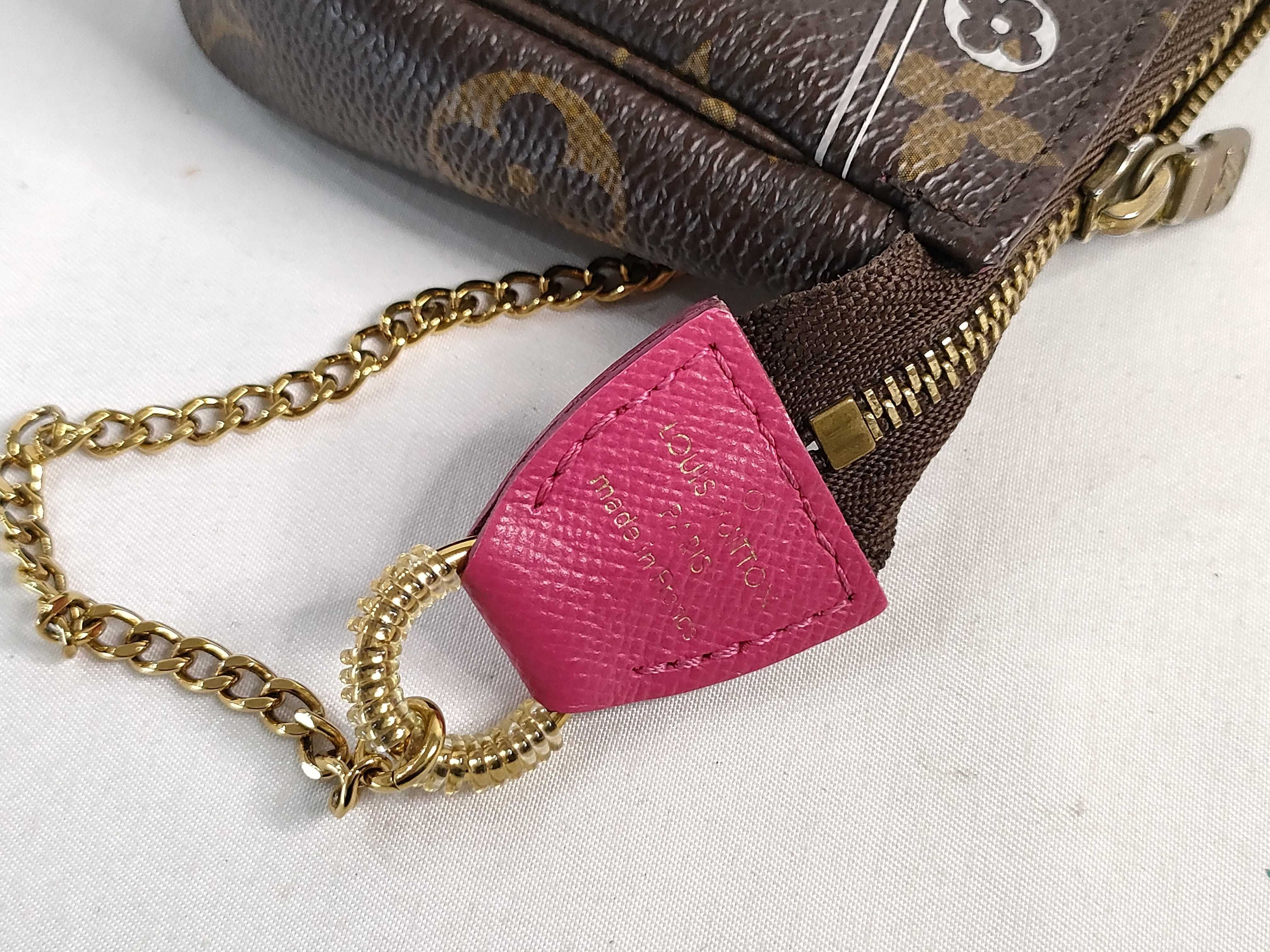 Monogram Louis Vuitton M68490 Mini Pochette Accessoires Vivienne Gondola 2019AW Monogram Handbag — view 11