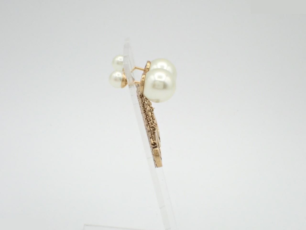 Gold earrings — view 3