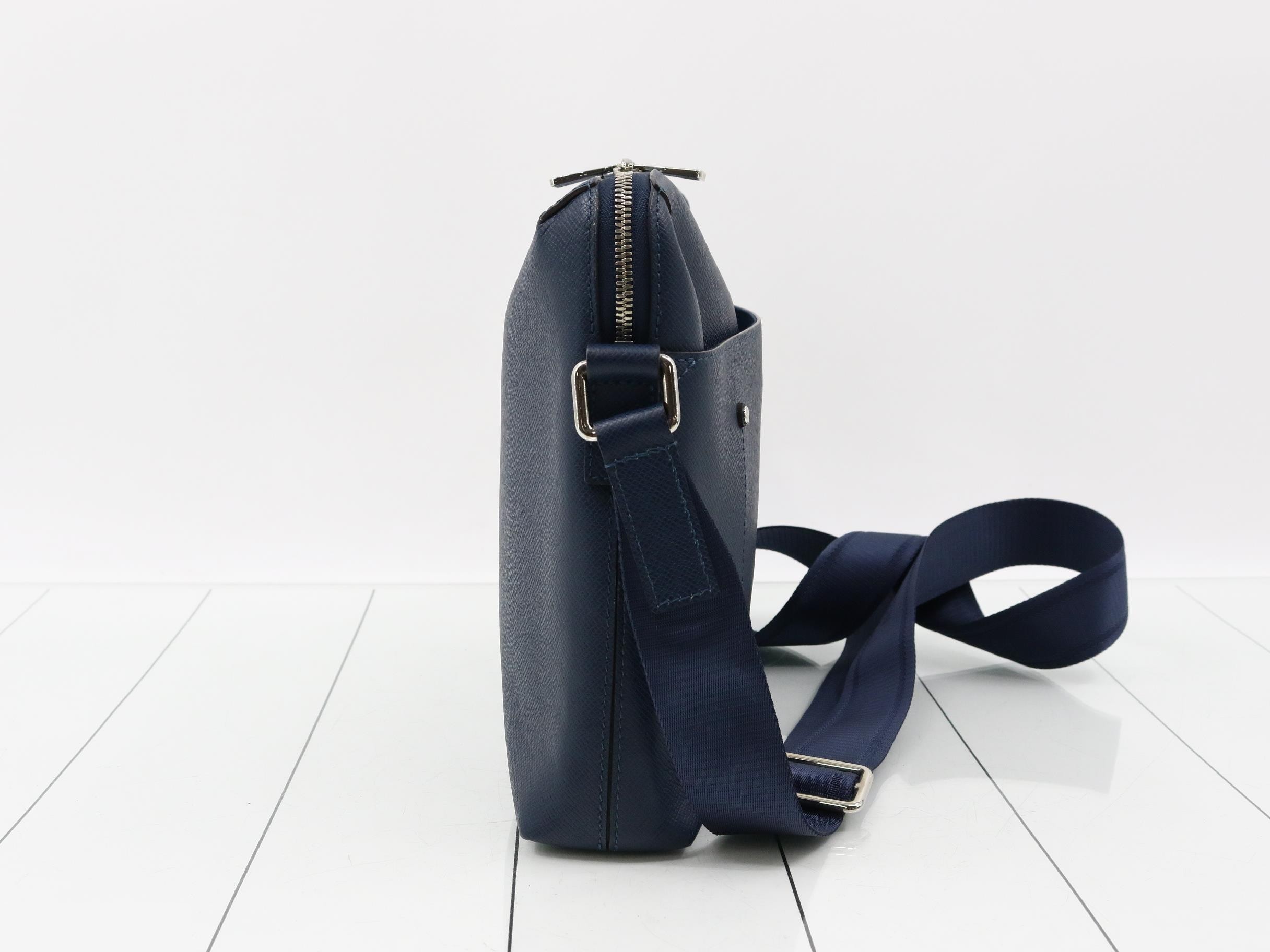 Taiga Grigori Messenger PM Ocean Shoulder Bag — view 4