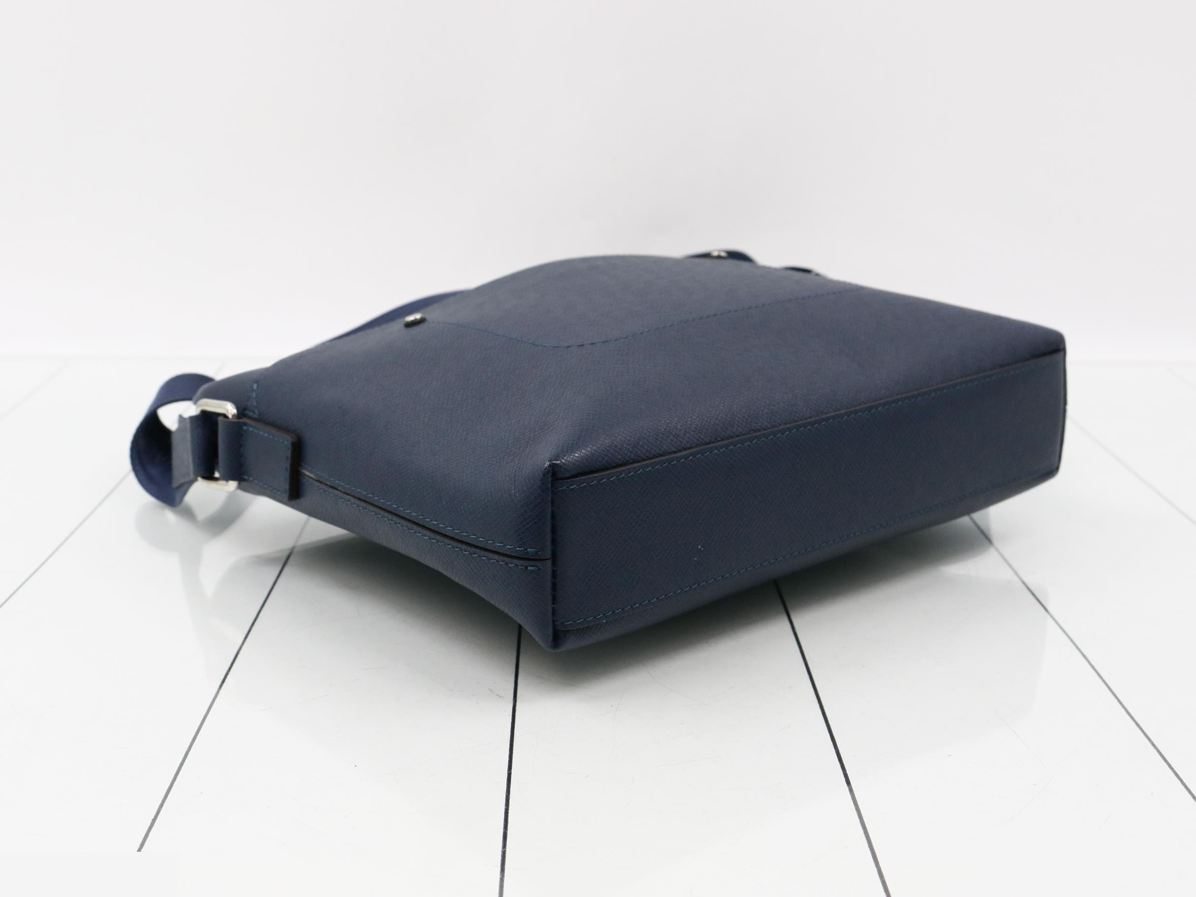 Taiga Grigori Messenger PM Ocean Shoulder Bag — view 5