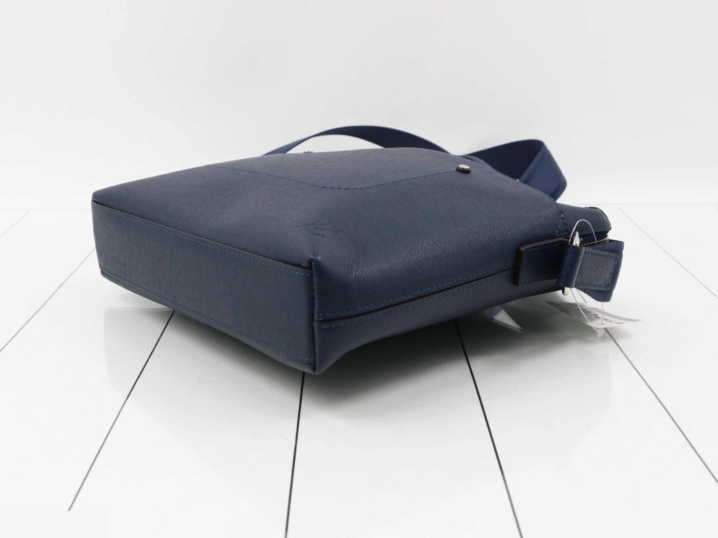 Taiga Grigori Messenger PM Ocean Shoulder Bag — view 6