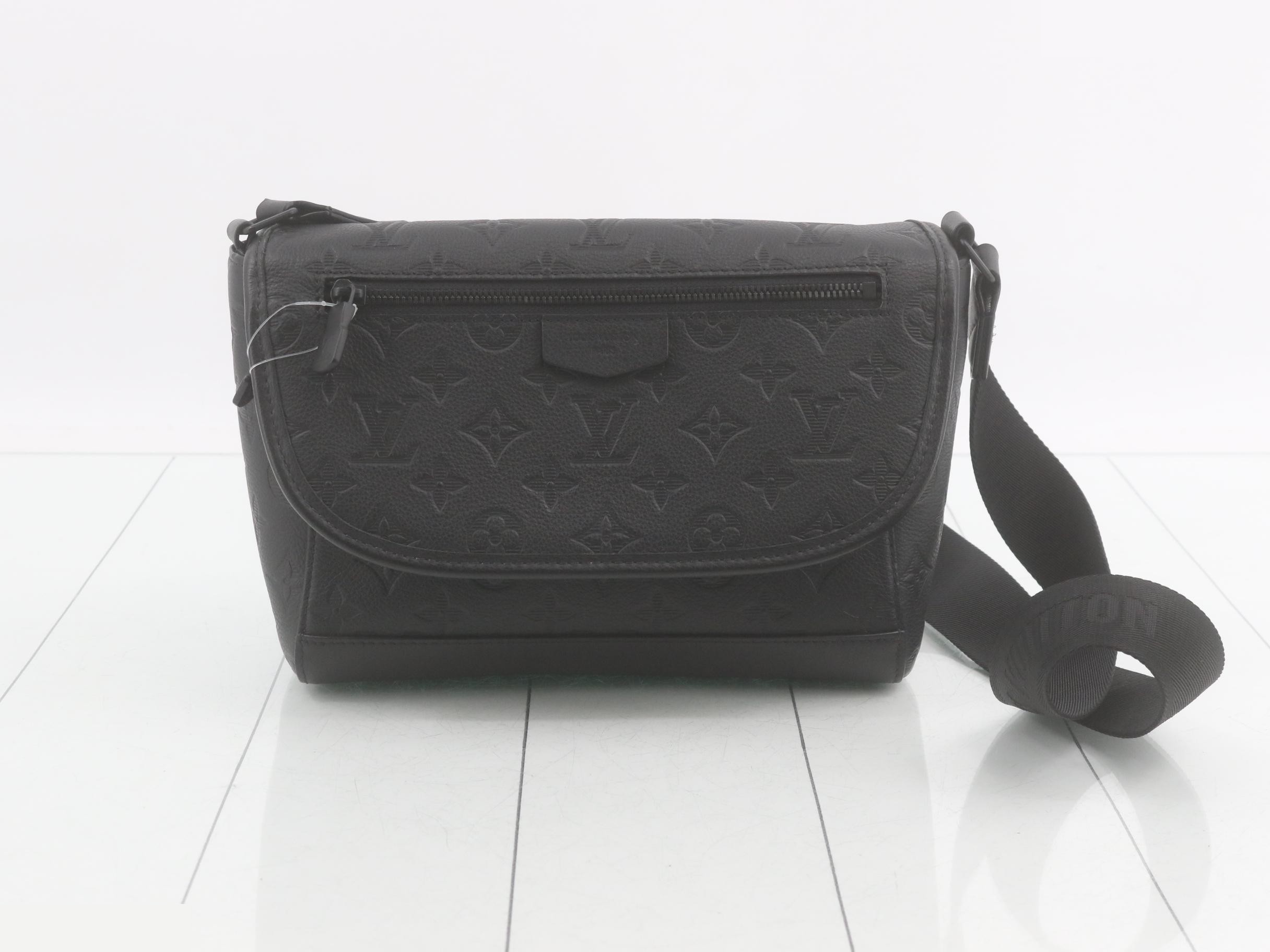 Monogram Shadow Pulse Messenger