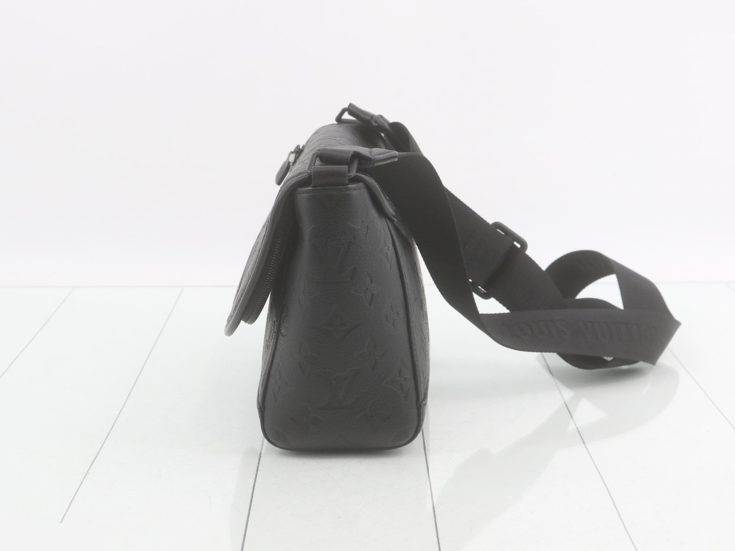 Monogram Shadow Pulse Messenger — view 3