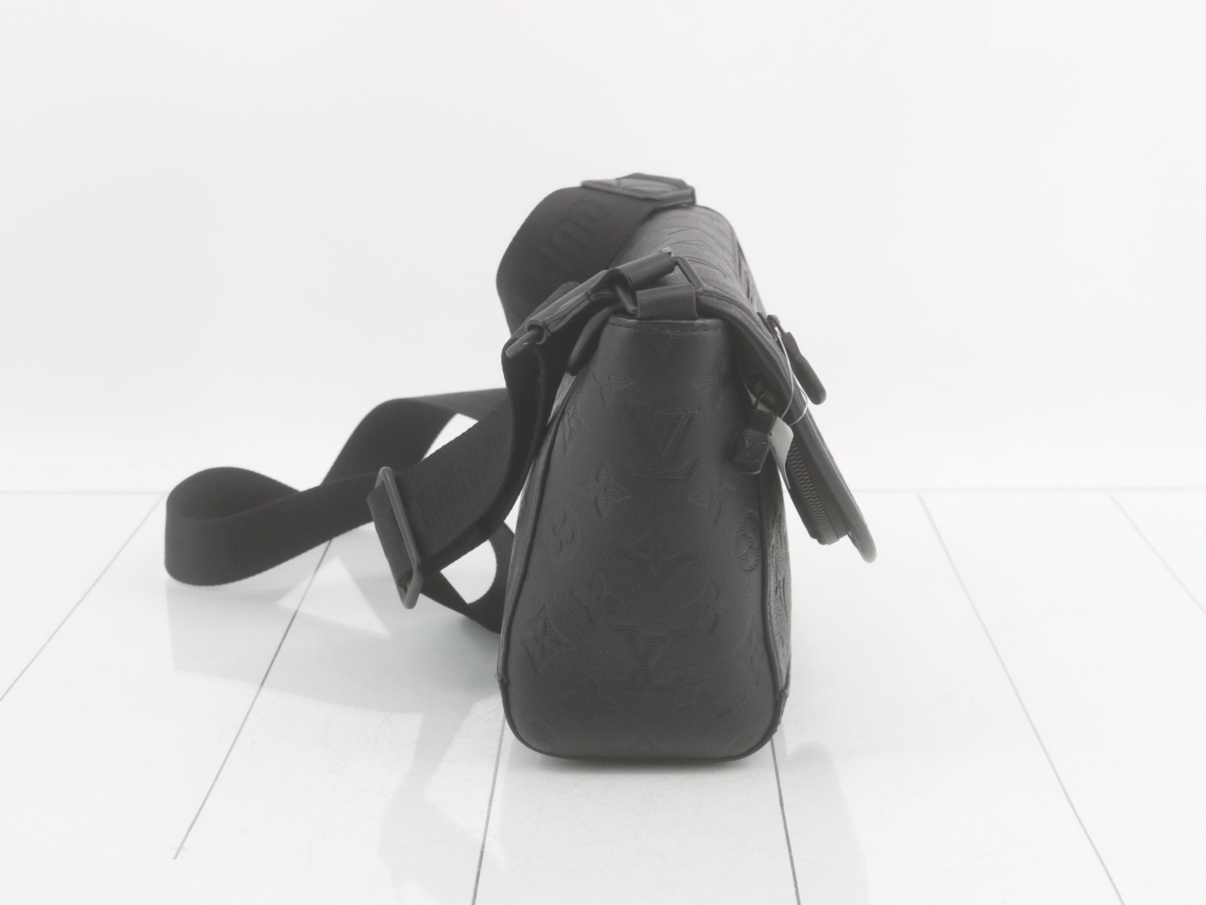 Monogram Shadow Pulse Messenger — view 4