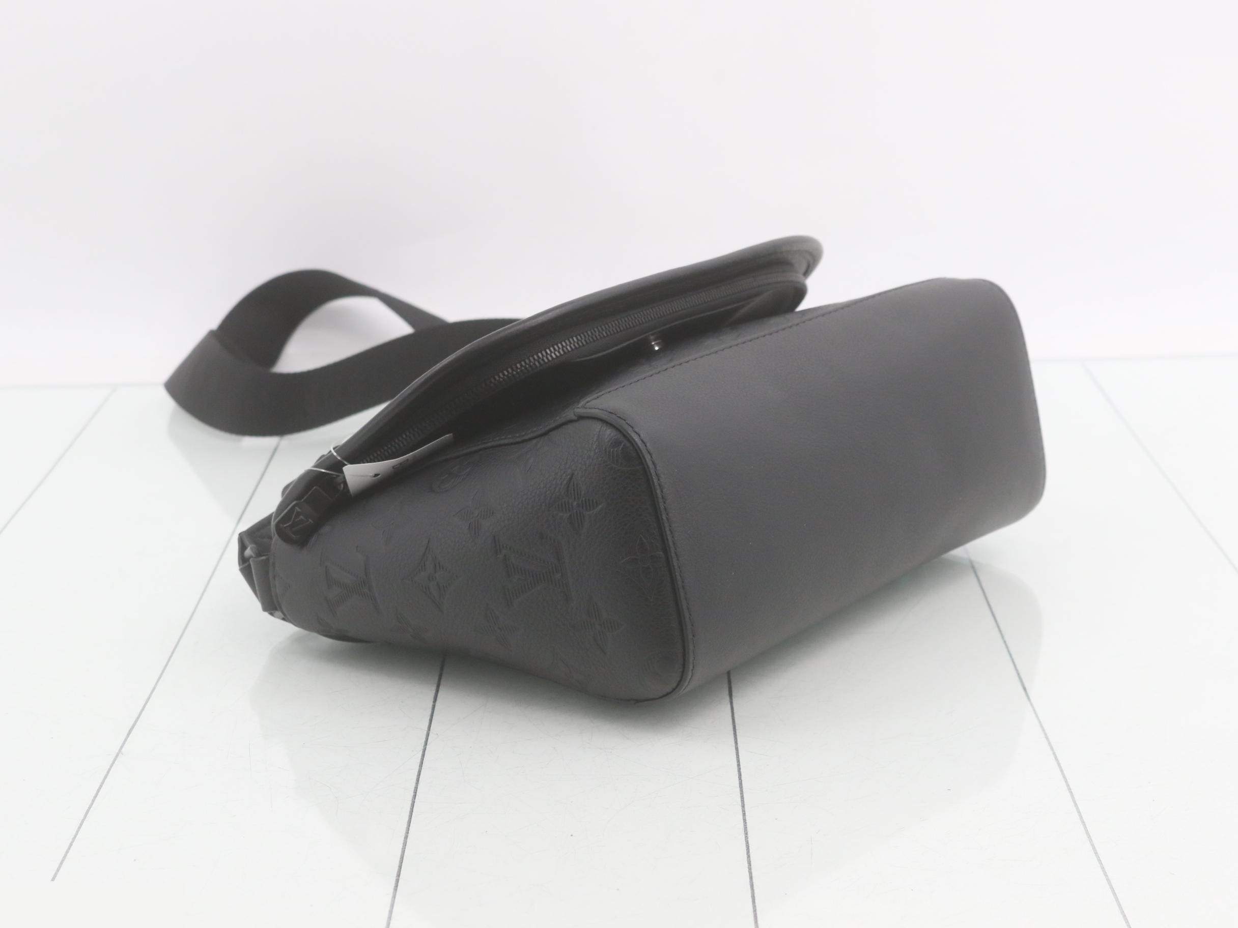 Monogram Shadow Pulse Messenger — view 5