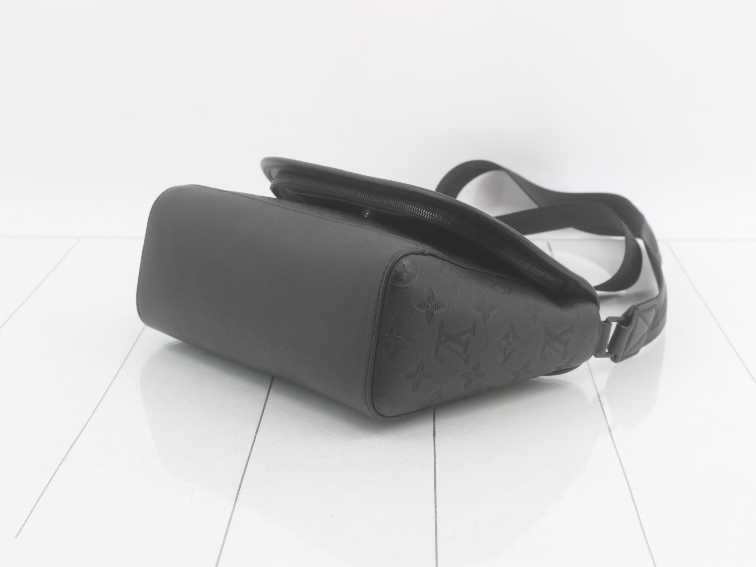 Monogram Shadow Pulse Messenger — view 6