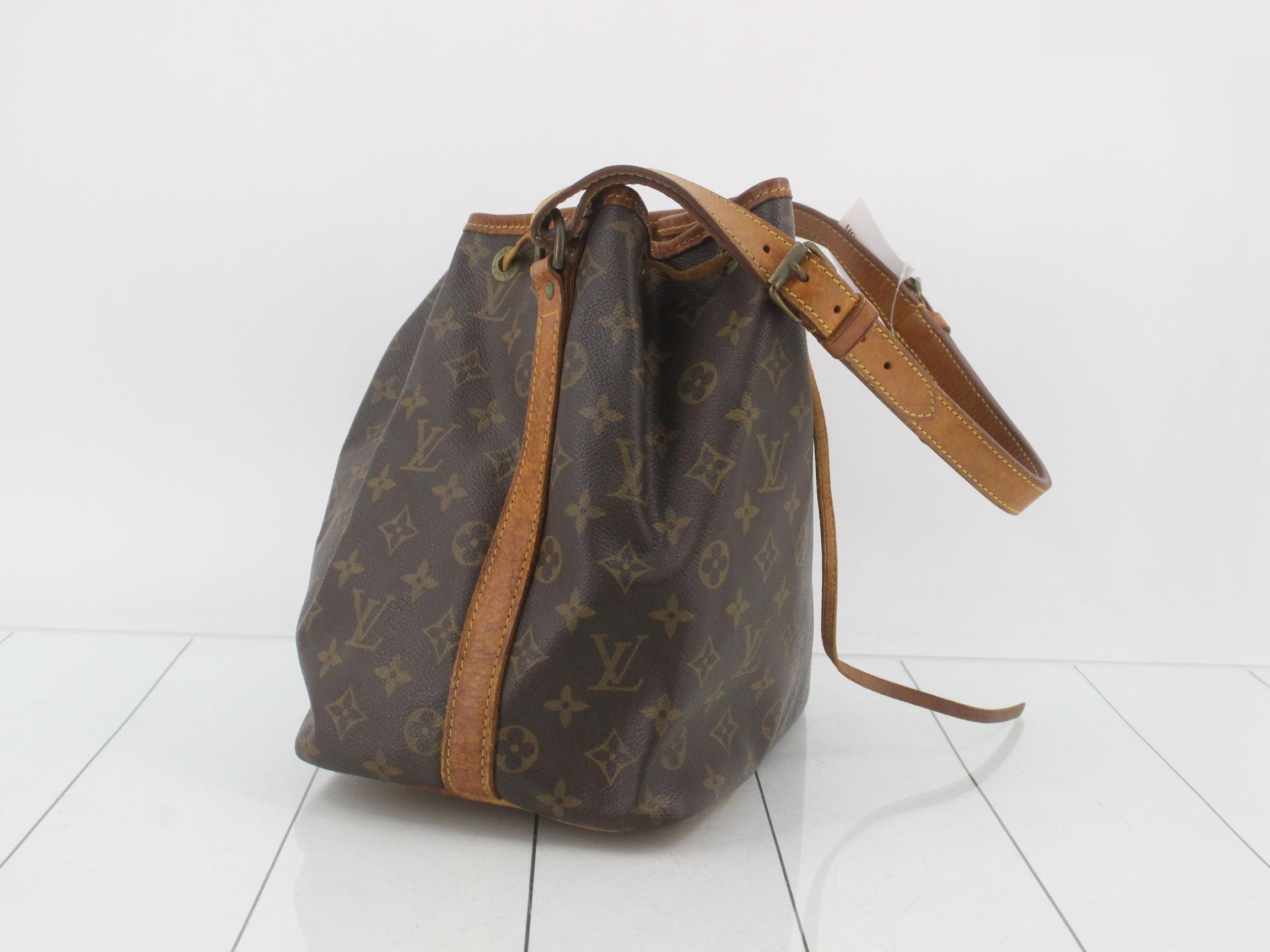 LV Gold Hardware Noe Hand Tote Shoulder Bag — view 4