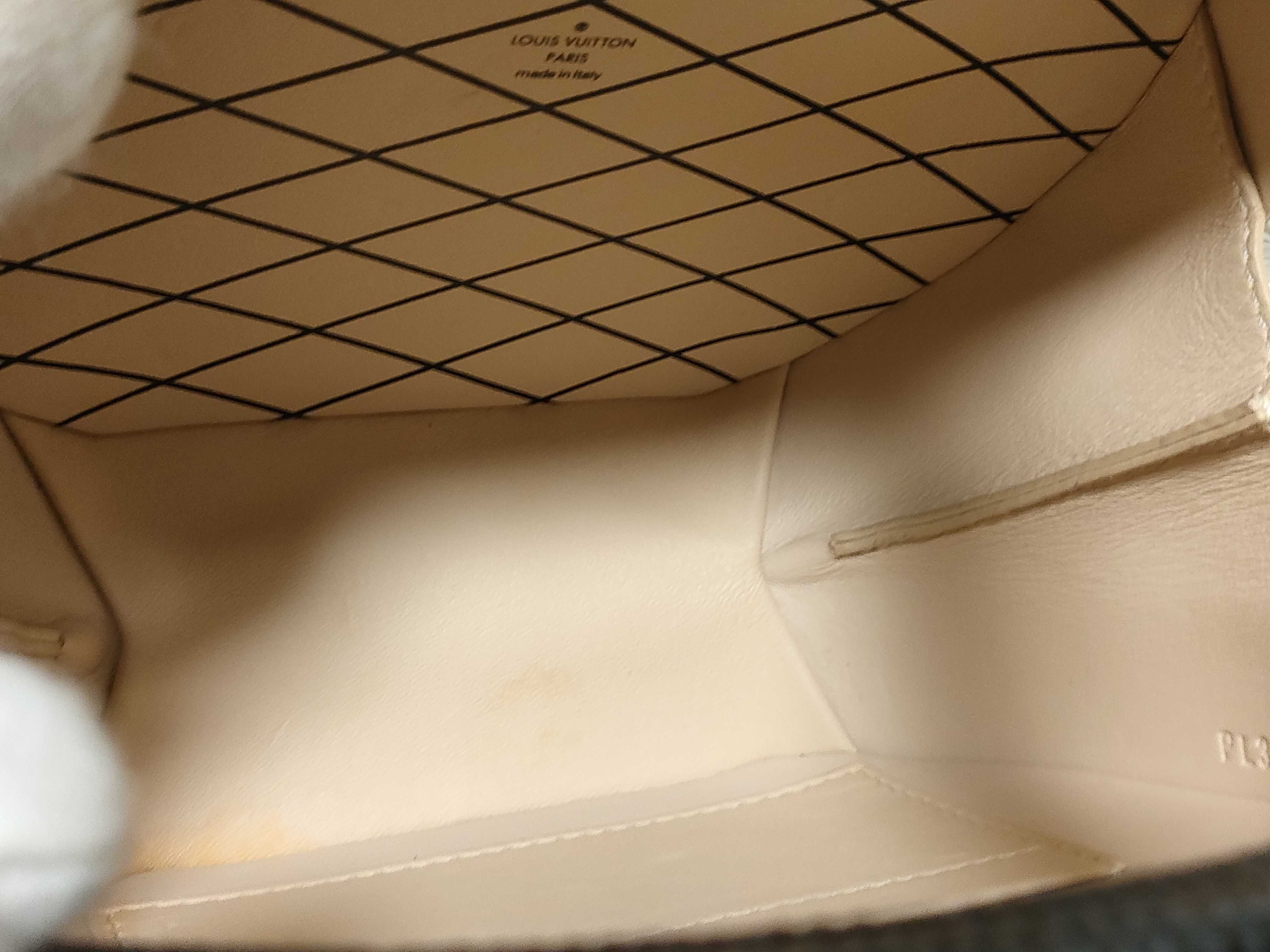 Epi Boite Chapeau R96001 PL3128 RFID detected handbag — view 9