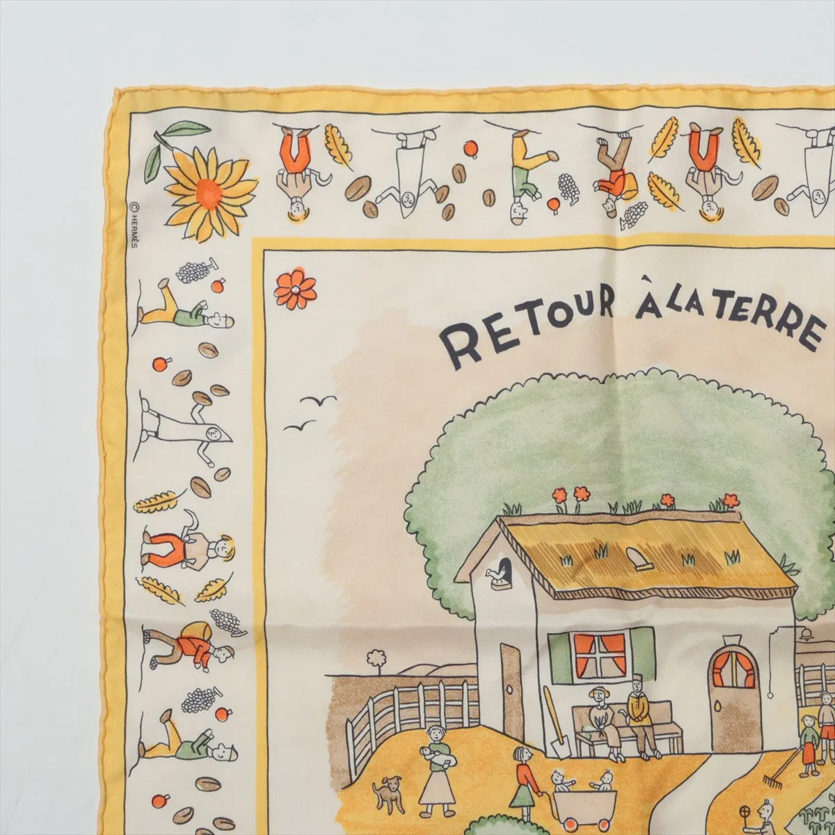Carre 45 RETOUR A LA TERRE Return to hometown Scarf Silk Yellow Thread Fuzzing — view 2