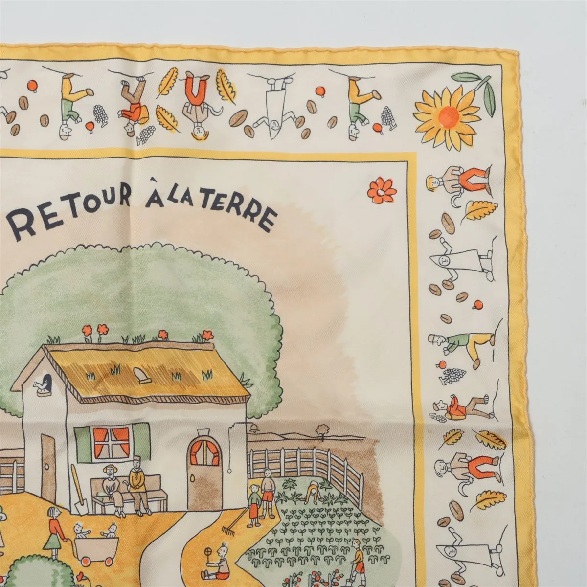 Carre 45 RETOUR A LA TERRE Return to hometown Scarf Silk Yellow Thread Fuzzing — view 3