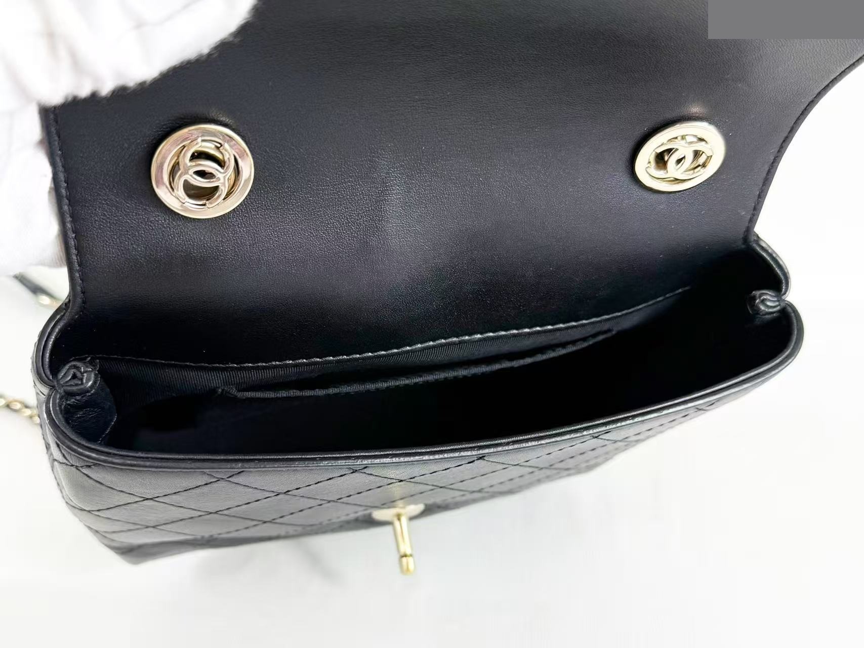 Black Matelassé Tanlock Shoulder Bag, approximately 20cm wide, serial number in the 27 range. — view 9