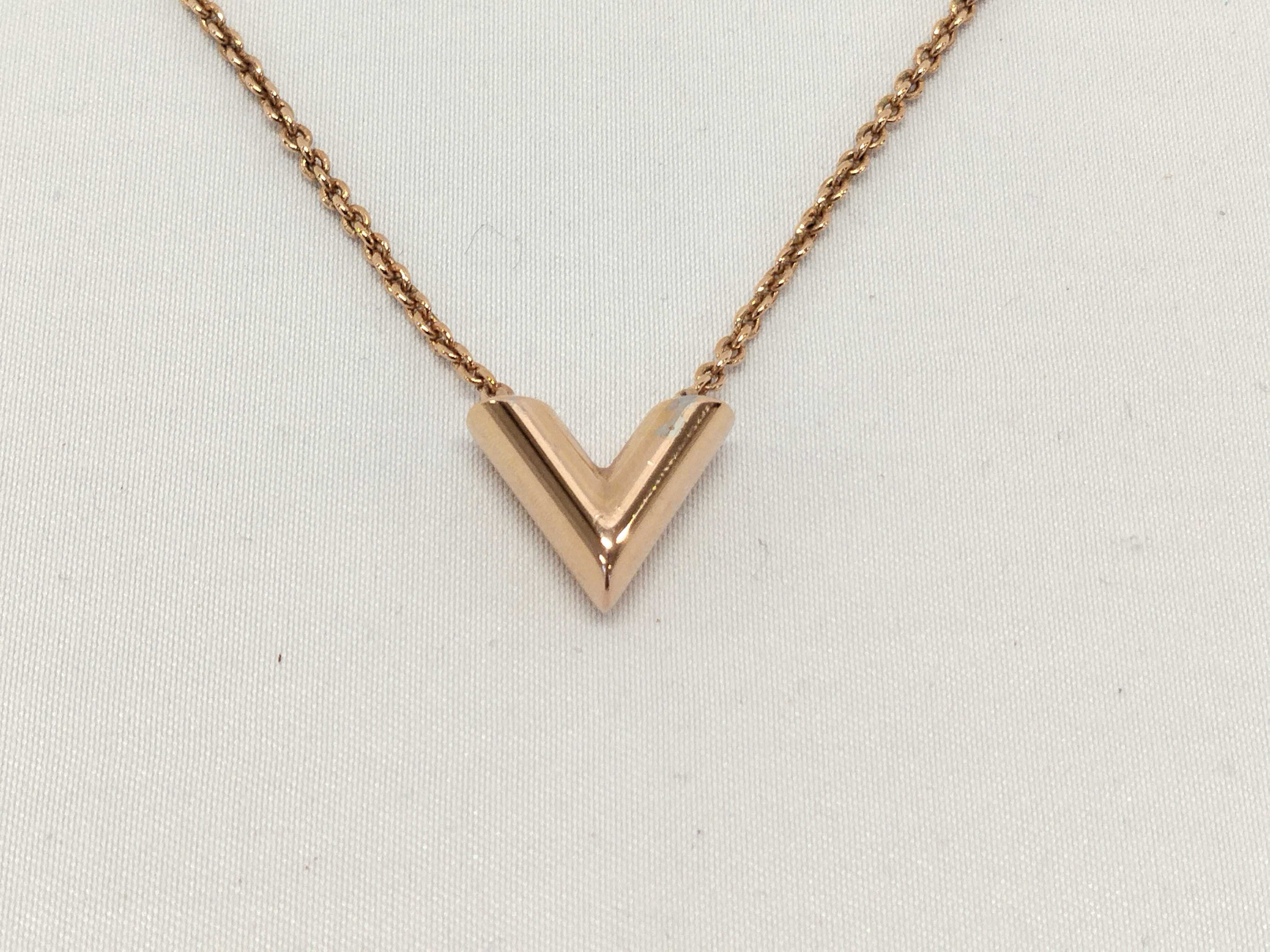 M61083 LV Essential V Necklace, Chain approx. 46cm — view 2