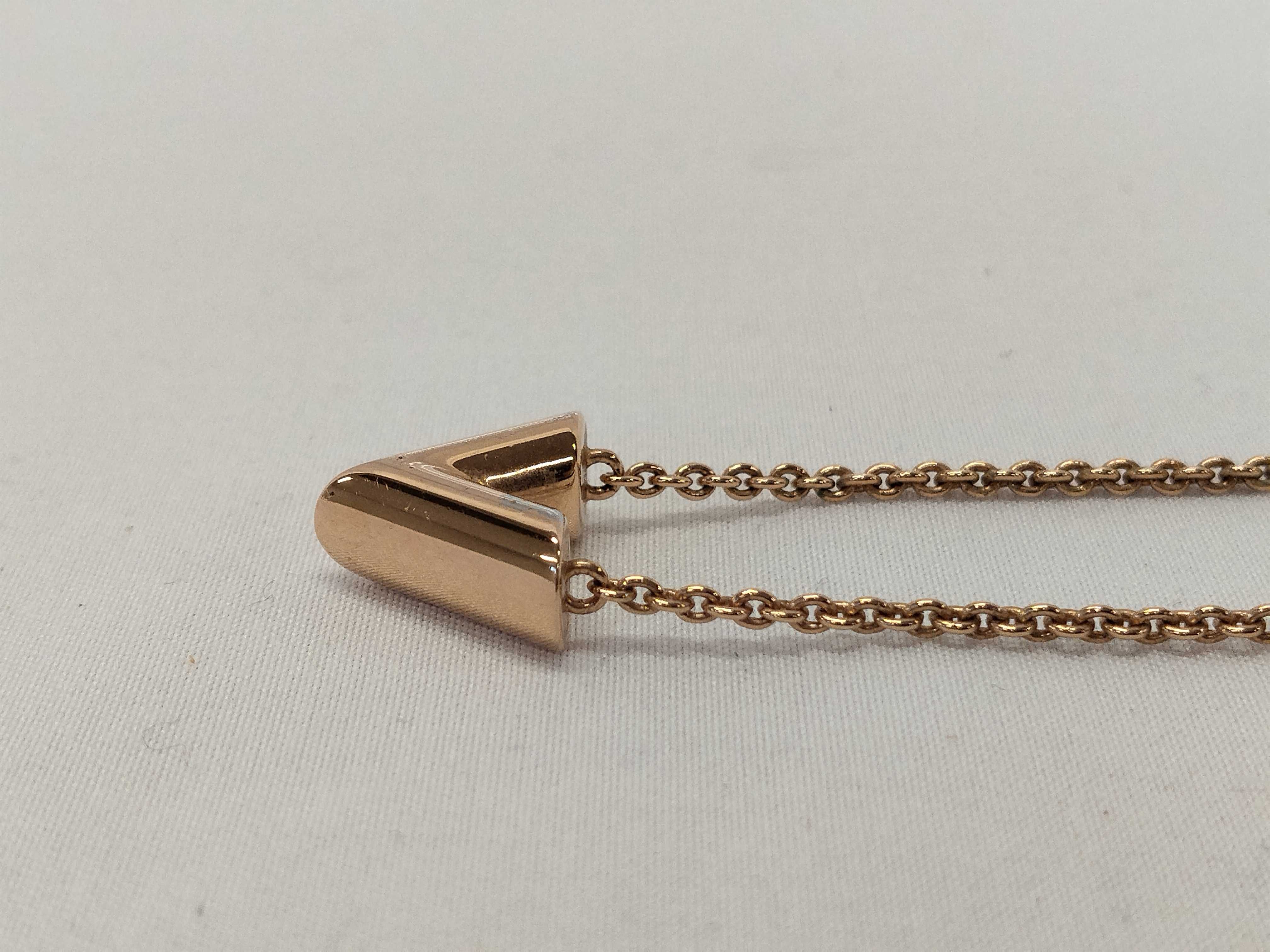 M61083 LV Essential V Necklace, Chain approx. 46cm — view 3