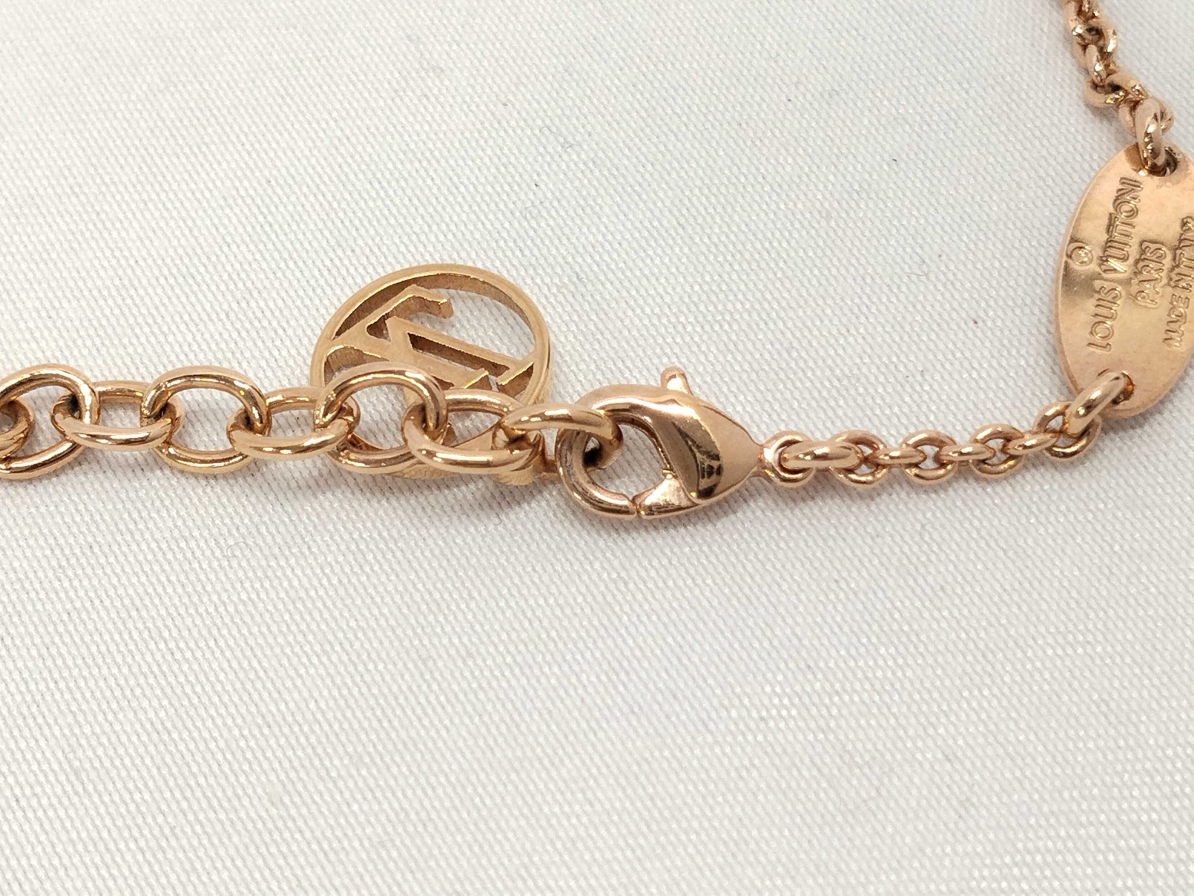 M61083 LV Essential V Necklace, Chain approx. 46cm — view 4
