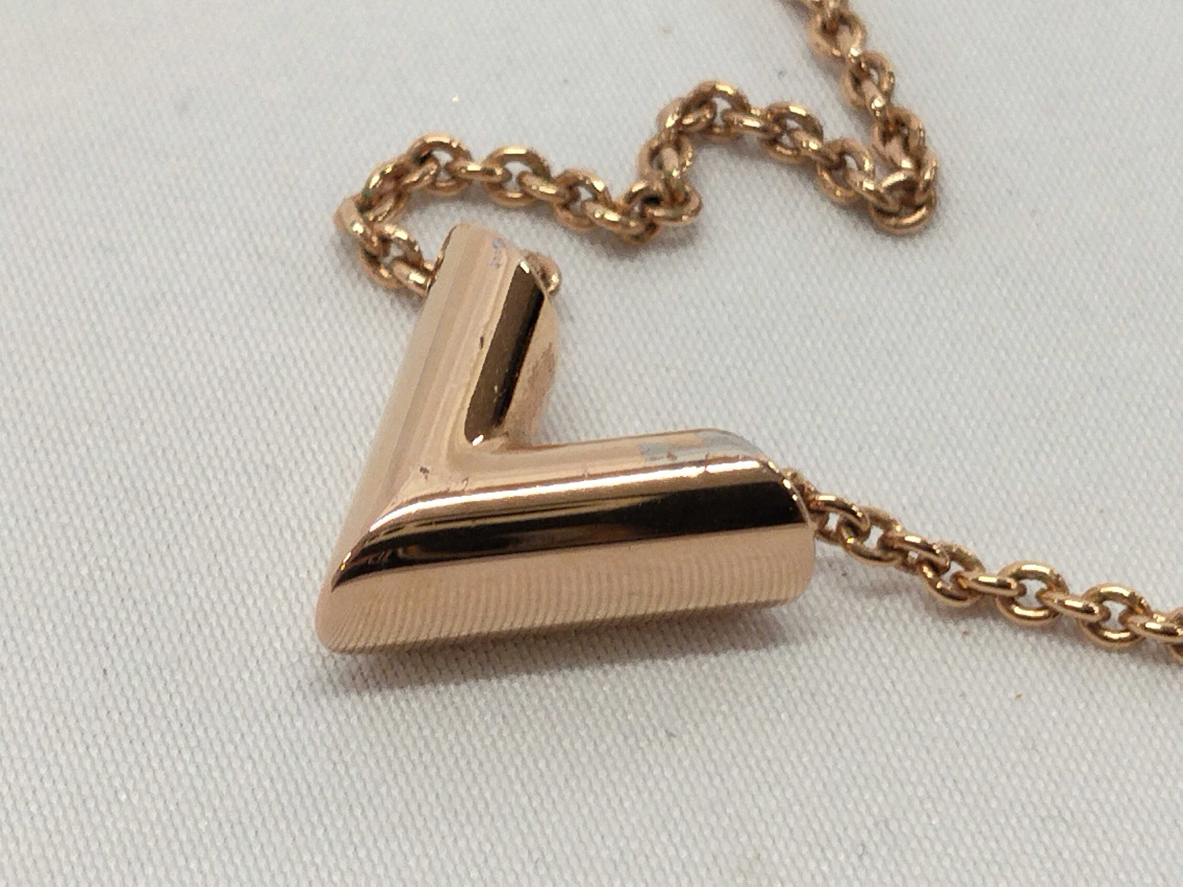 M61083 LV Essential V Necklace, Chain approx. 46cm — view 8