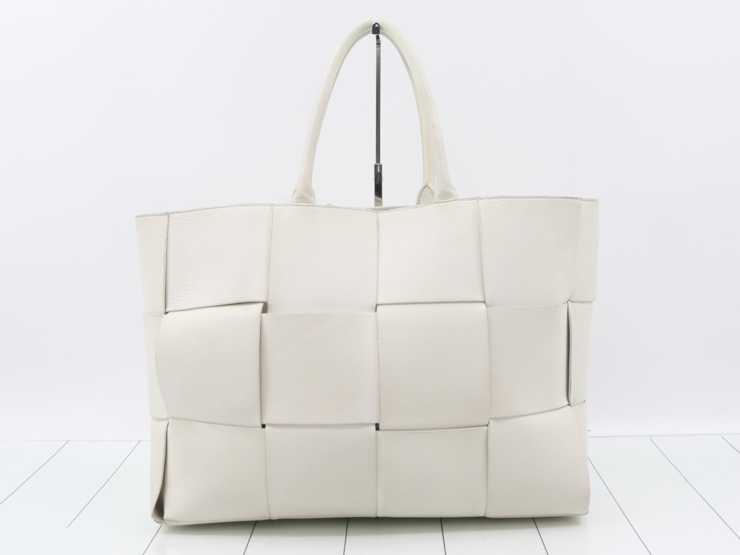 Maxi Intrecciato Leather Handbag
