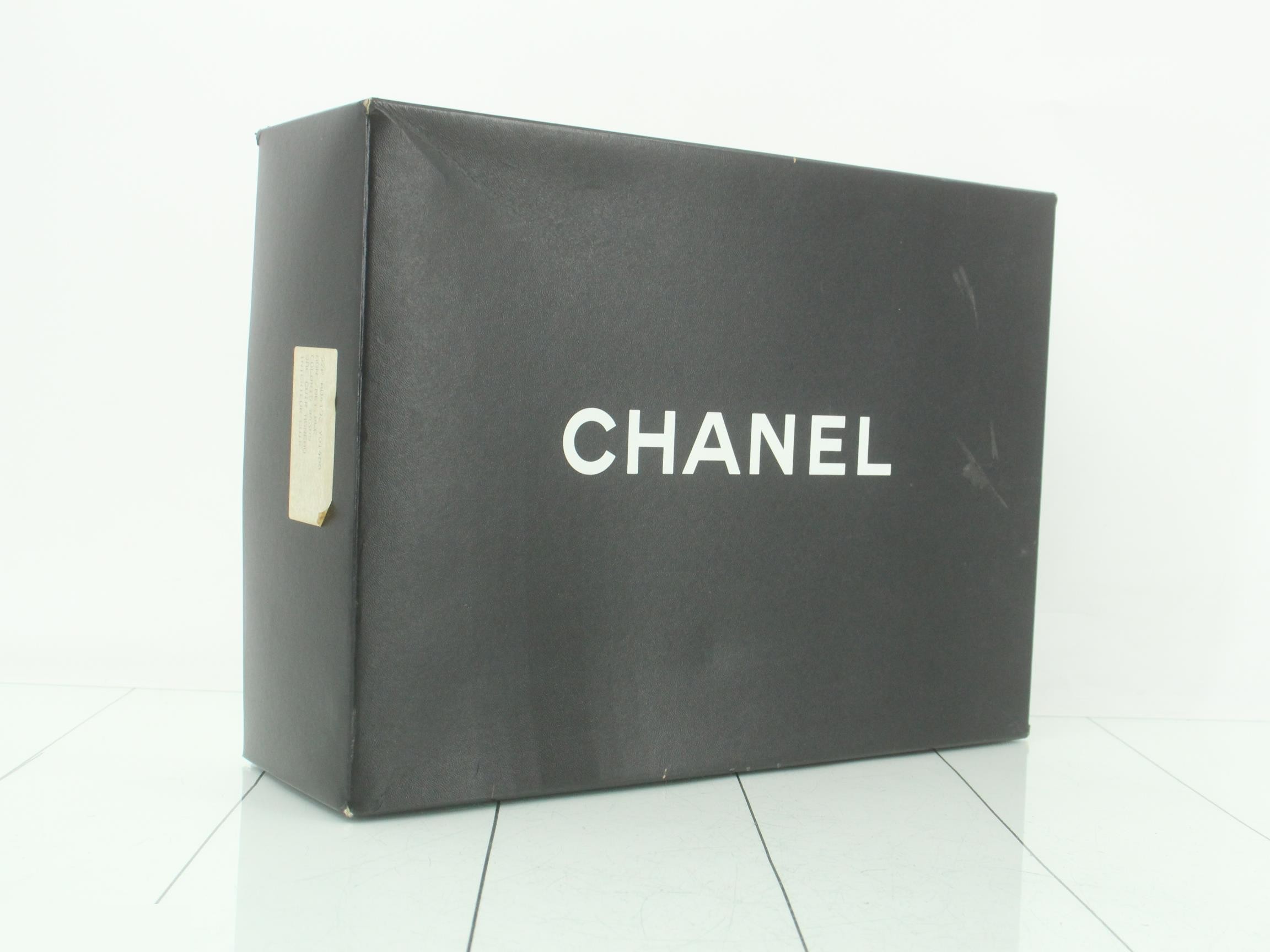 Matelassé Classic Top Handle Lambskin Black Silver Hardware 4 Series W25 — view 7
