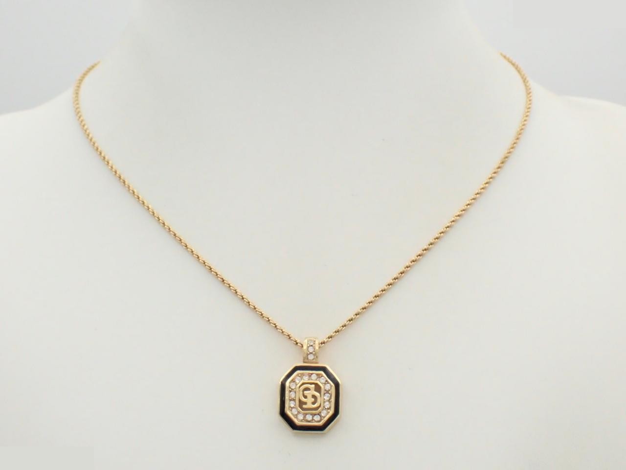 Other lines: Precious metals, necklaces, pendants — view 3