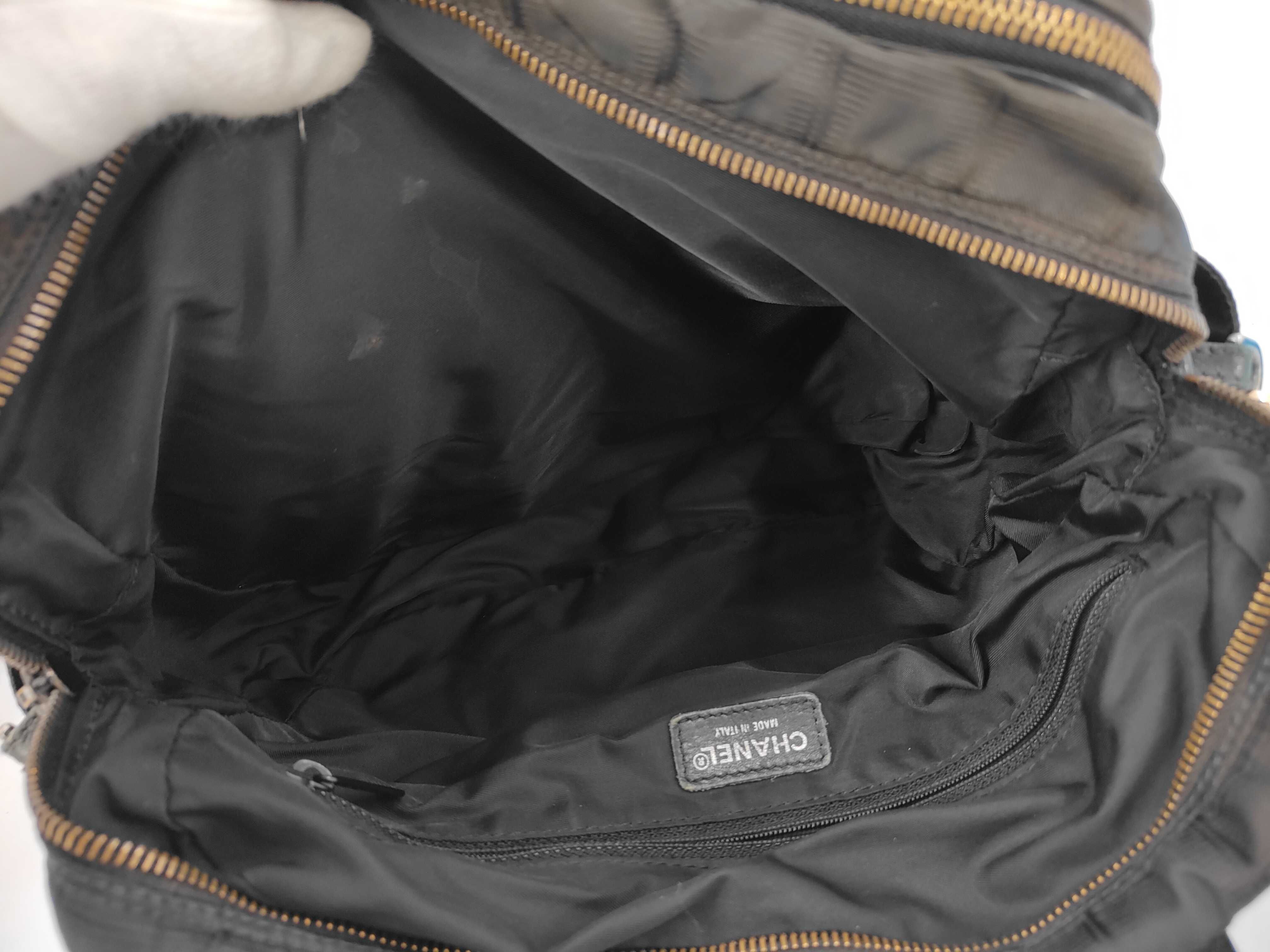 New Travel Line 2-Way Handbag with Shoulder Strap, Seal No. 6918688, No Guarantee Card. — view 10