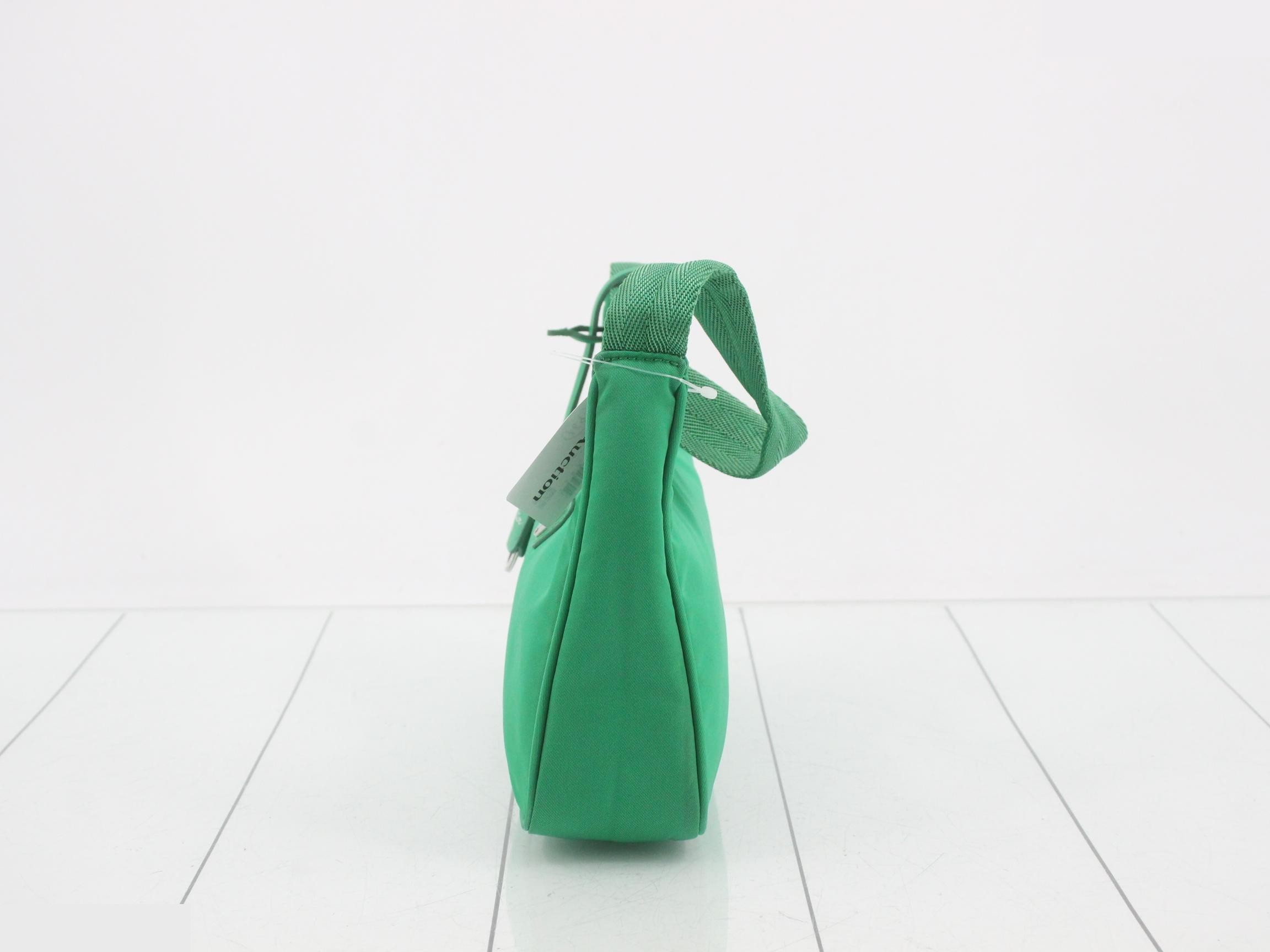 Re-edition 2000 Nylon Triangle Plate One-Shoulder Bag — view 3