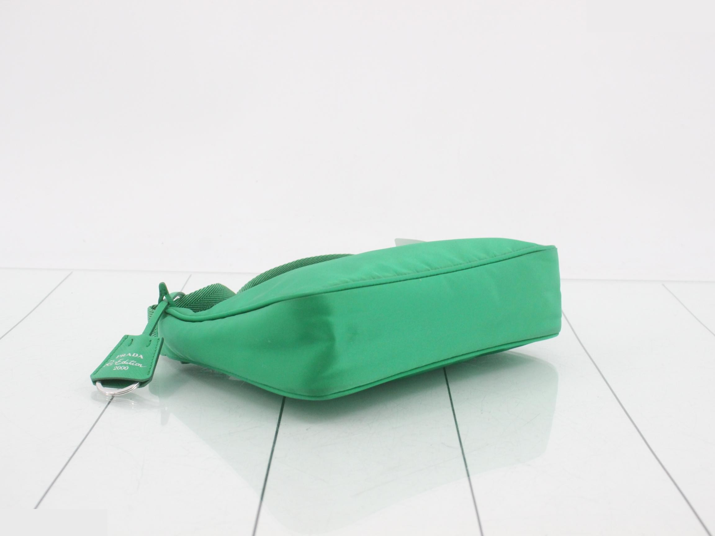 Re-edition 2000 Nylon Triangle Plate One-Shoulder Bag — view 5