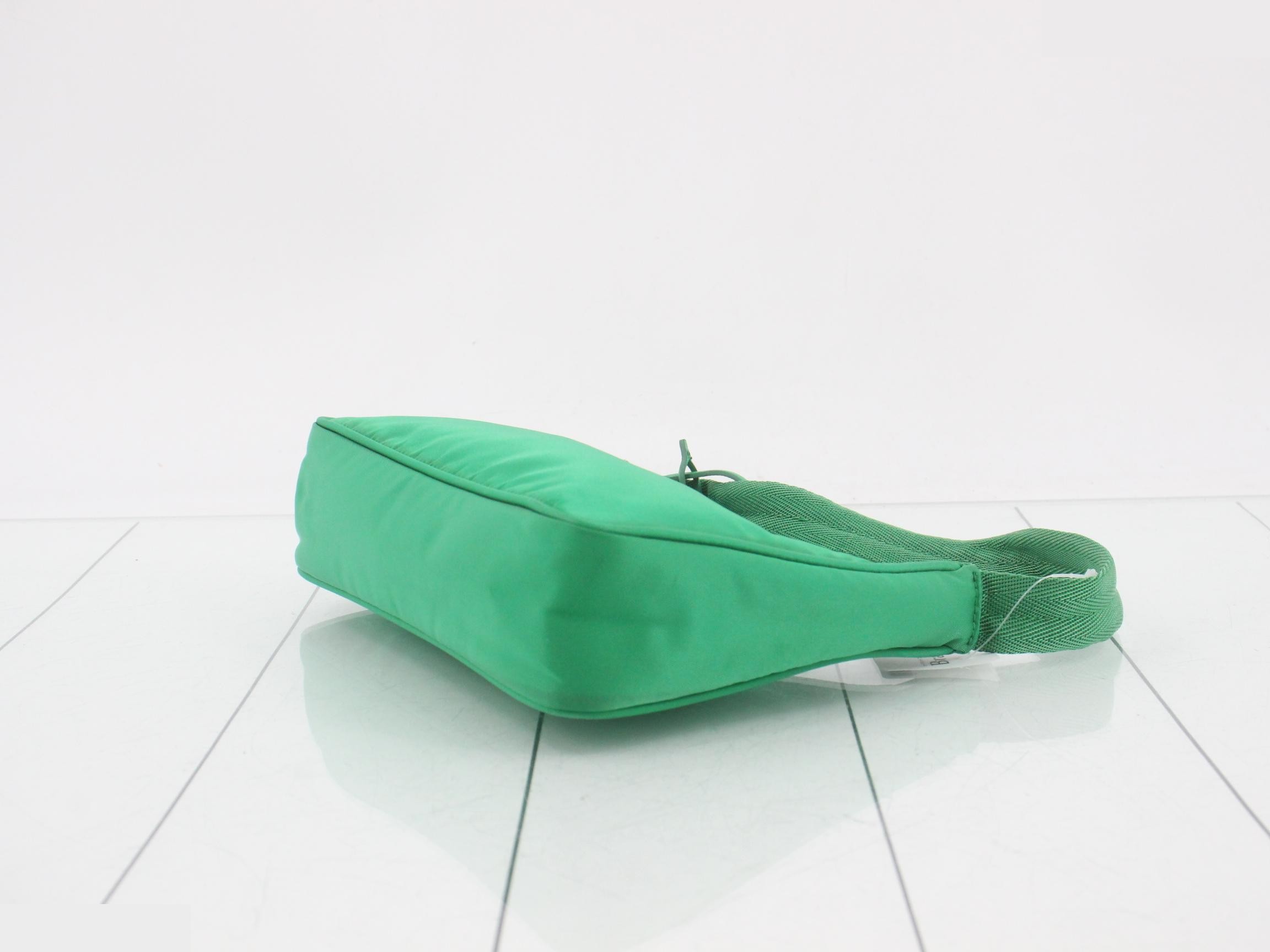 Re-edition 2000 Nylon Triangle Plate One-Shoulder Bag — view 6